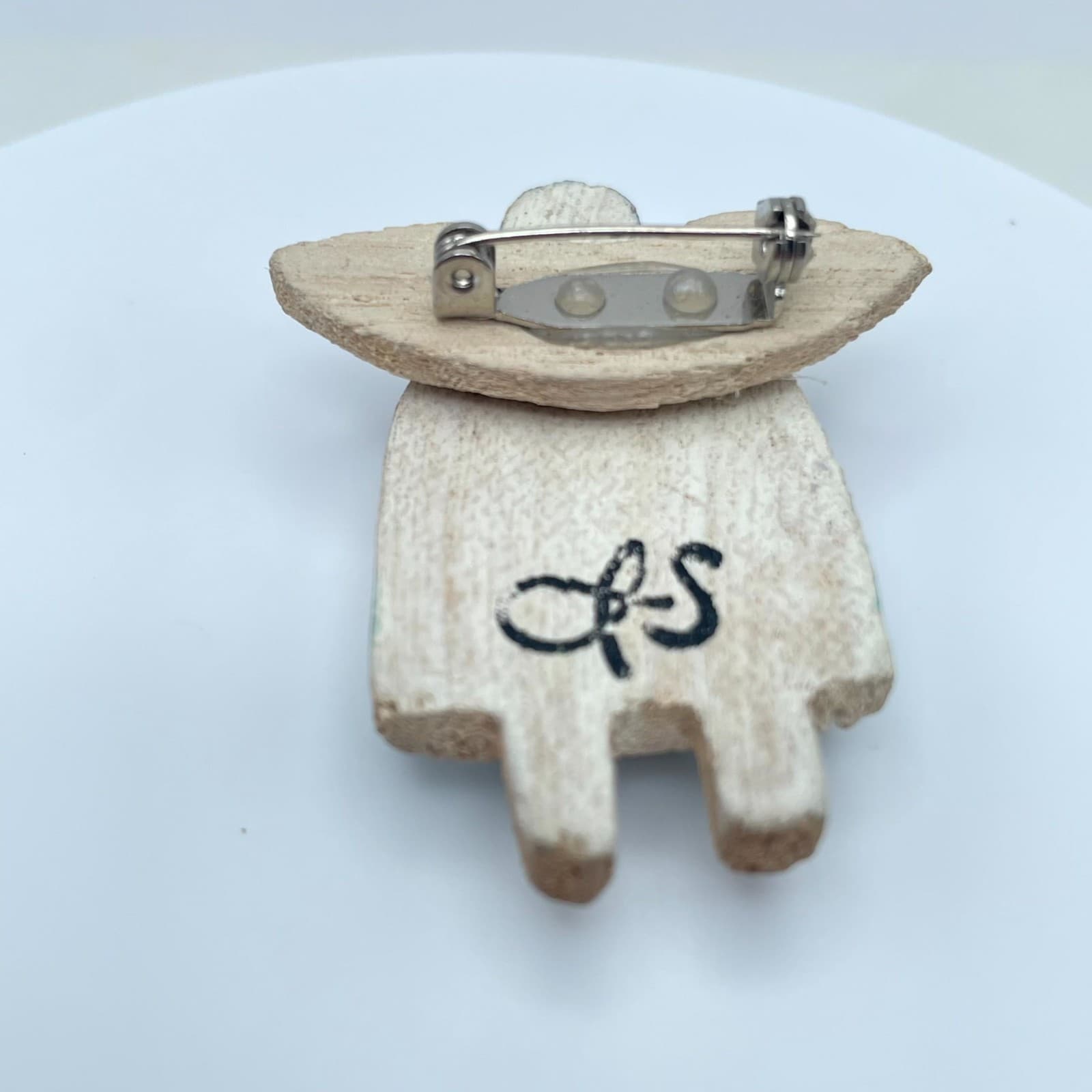 Vintage Beige White Yellow Star Center Folk Art Hand-Carved Wooden Angel Brooch - Thumbnail 3