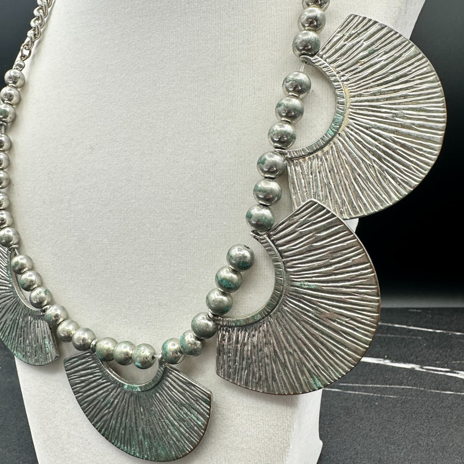 VTG Bib Choker Necklace Distressed Silver Tone Fan Shell Tribal Statement 22 in - Thumbnail 7