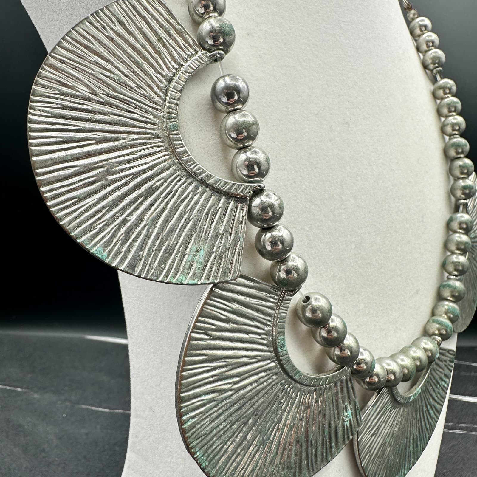 VTG Bib Choker Necklace Distressed Silver Tone Fan Shell Tribal Statement 22 in - Thumbnail 6