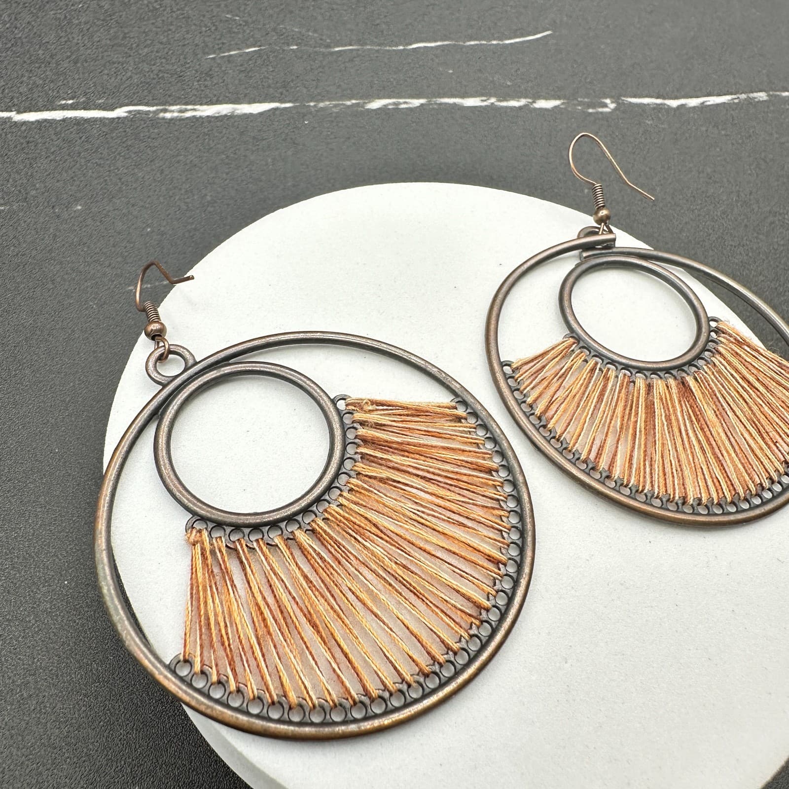 VTG Boho Circle Dangle Earrings Thread Fringe Dark Metal Copper Tone Large Hook - Thumbnail 11