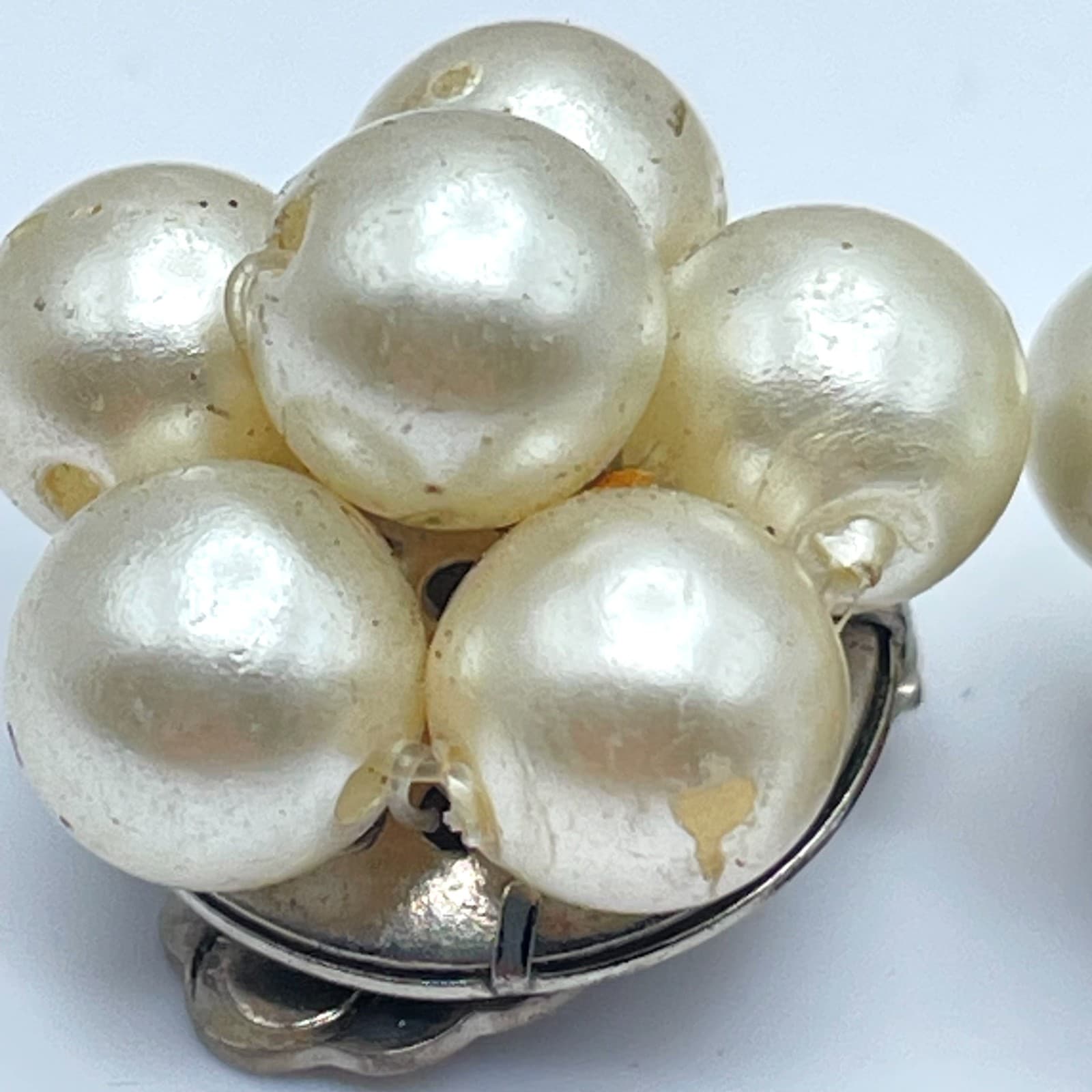 Vintage 50s 60s Hong Kong Faux Pearl Clip On Earrings Silver Tone Jewelry - Thumbnail 8