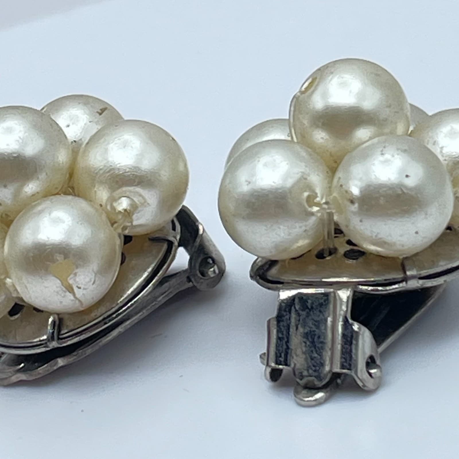 Vintage 50s 60s Hong Kong Faux Pearl Clip On Earrings Silver Tone Jewelry - Thumbnail 9