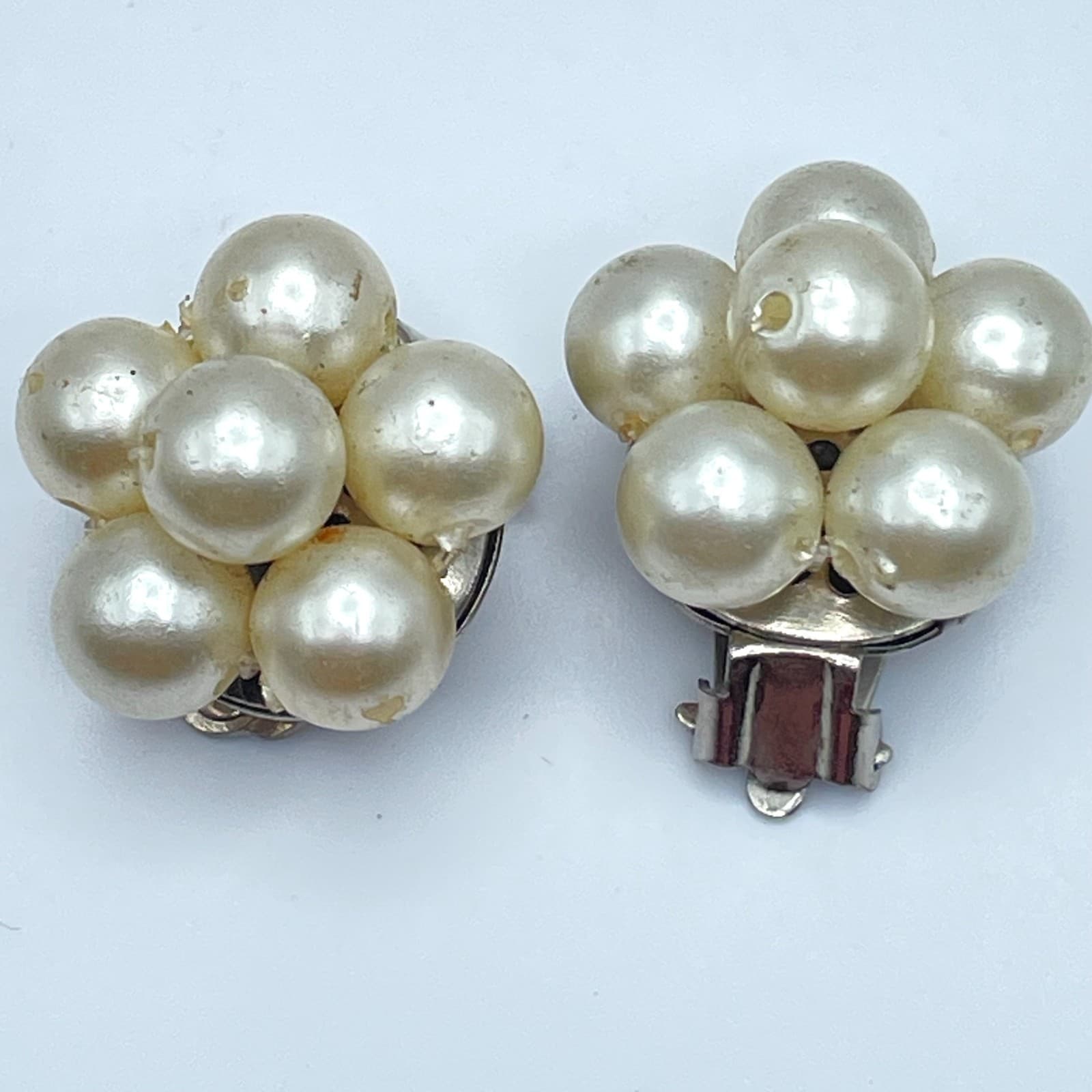 Vintage 50s 60s Hong Kong Faux Pearl Clip On Earrings Silver Tone Jewelry - Thumbnail 6