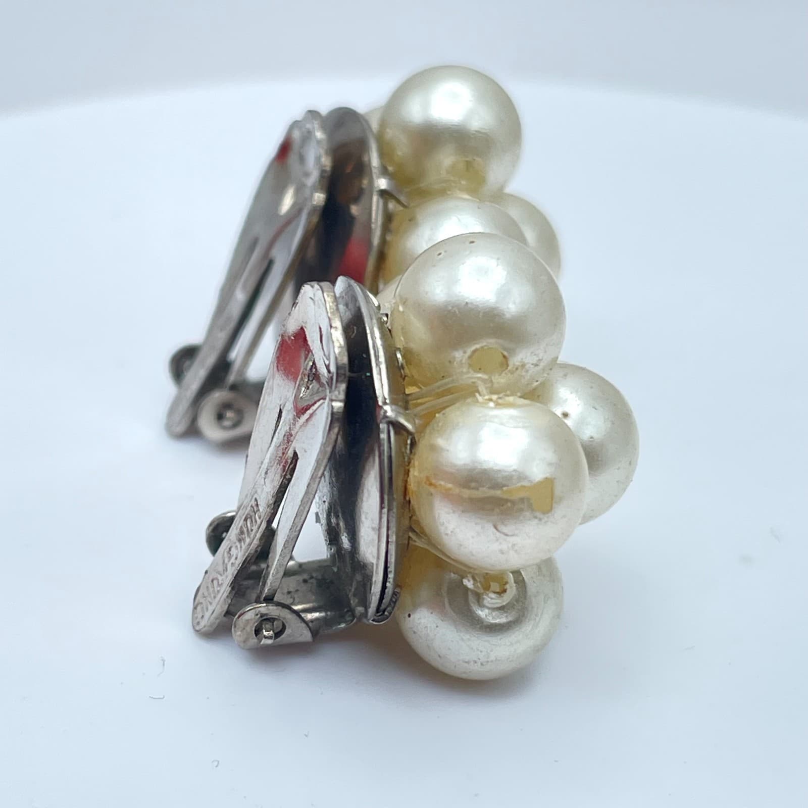 Vintage 50s 60s Hong Kong Faux Pearl Clip On Earrings Silver Tone Jewelry - Thumbnail 3