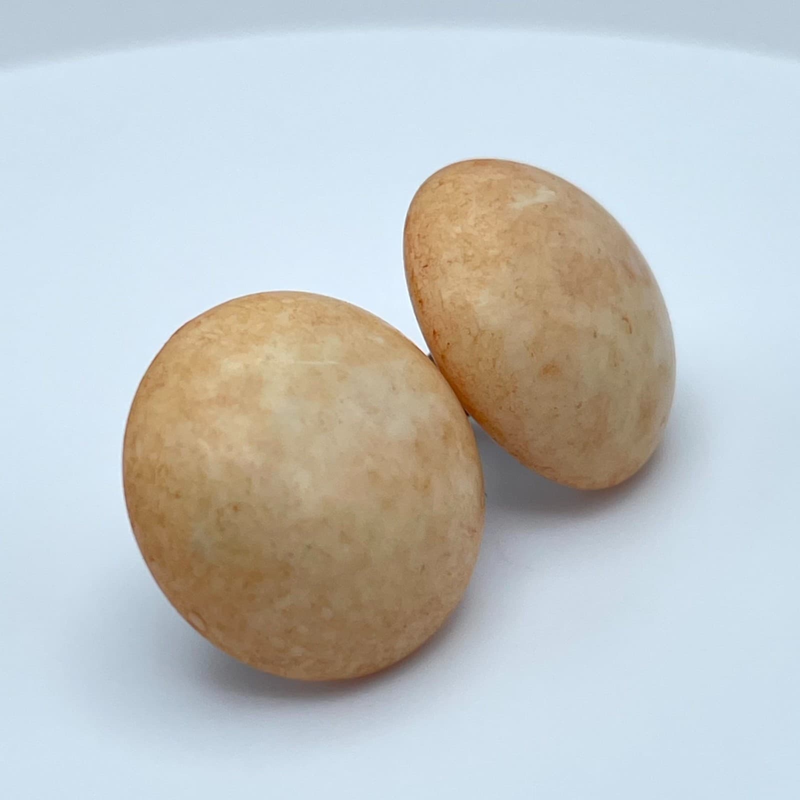 Vintage Circa 1980s Peach Spattered Classic Lucite Cabochon Button Stud Earrings - Thumbnail 12