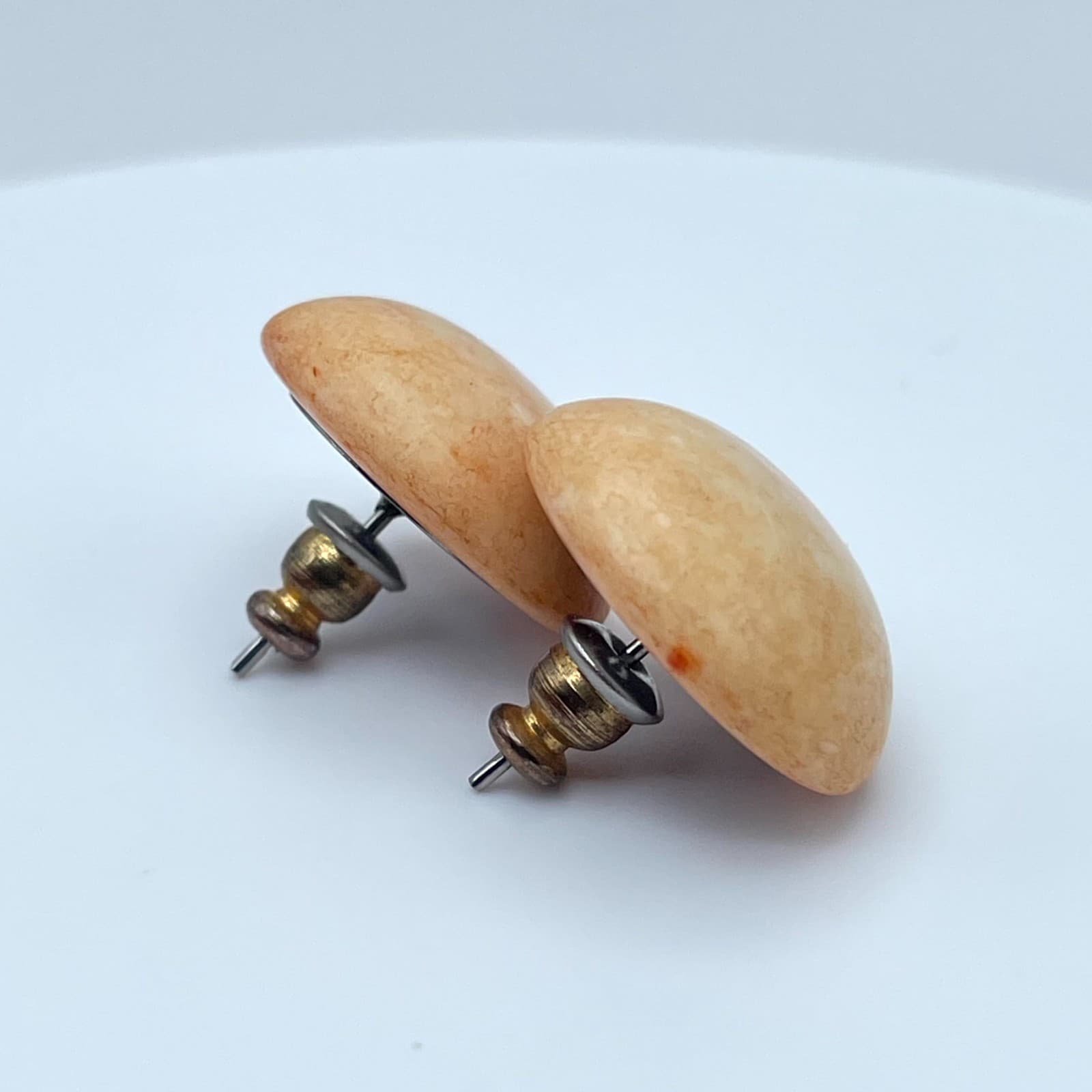 Vintage Circa 1980s Peach Spattered Classic Lucite Cabochon Button Stud Earrings - Thumbnail 11
