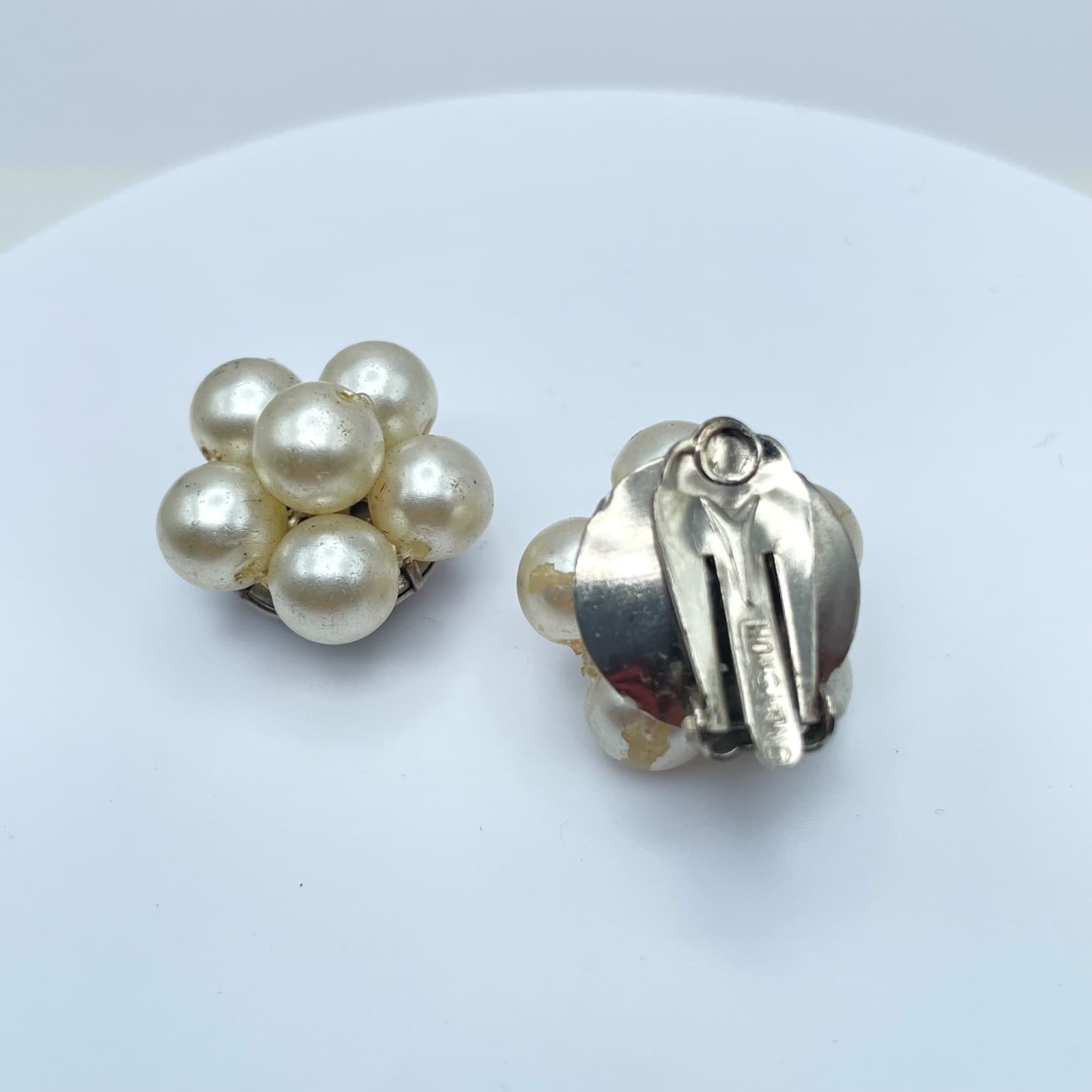Vintage 50s 60s Hong Kong Faux Pearl Clip On Earrings Silver Tone Jewelry - Thumbnail 2