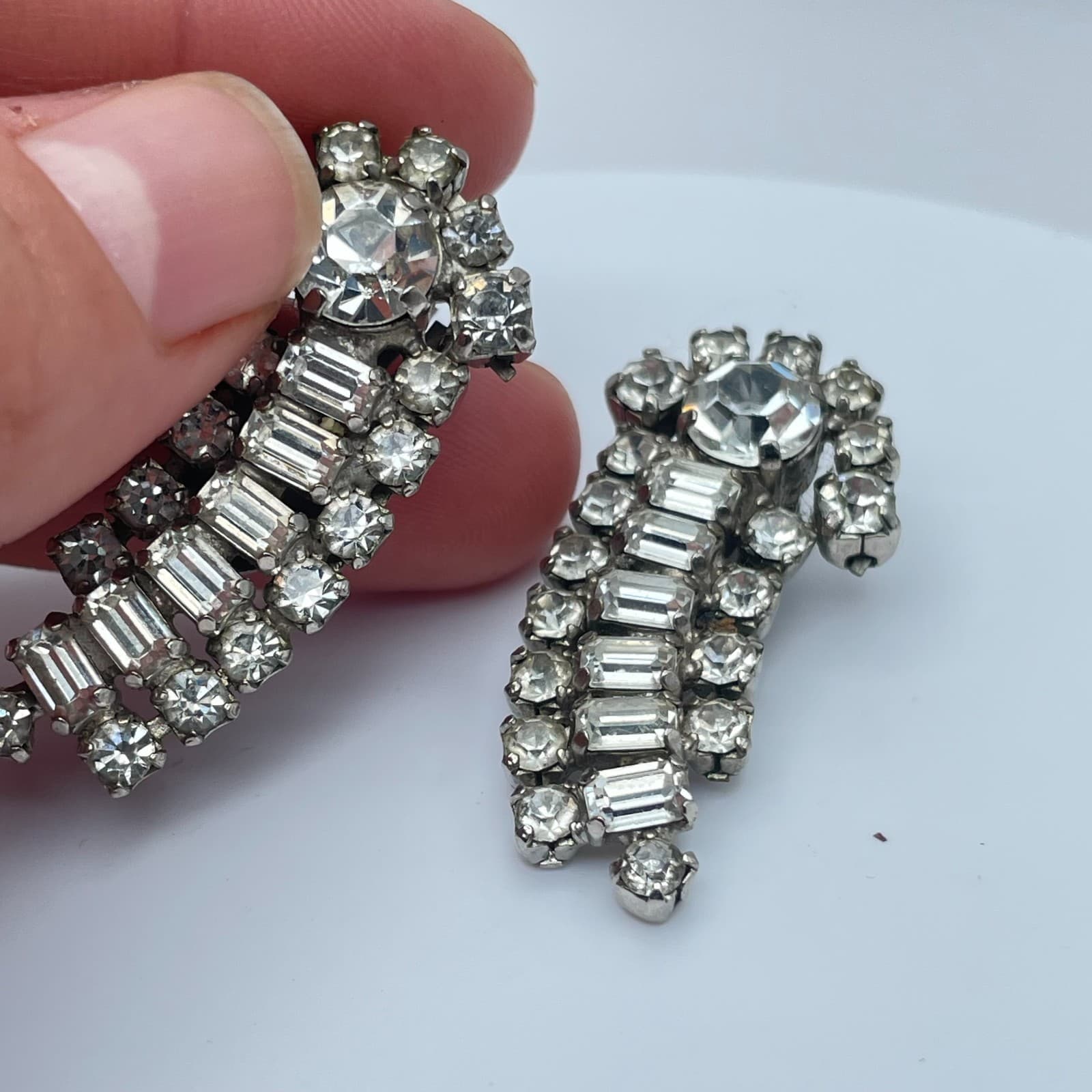 Vintage 90s Kramer Clear Rhinestone Dangle Earrings Silver Tone Women's Jewelry - Thumbnail 9