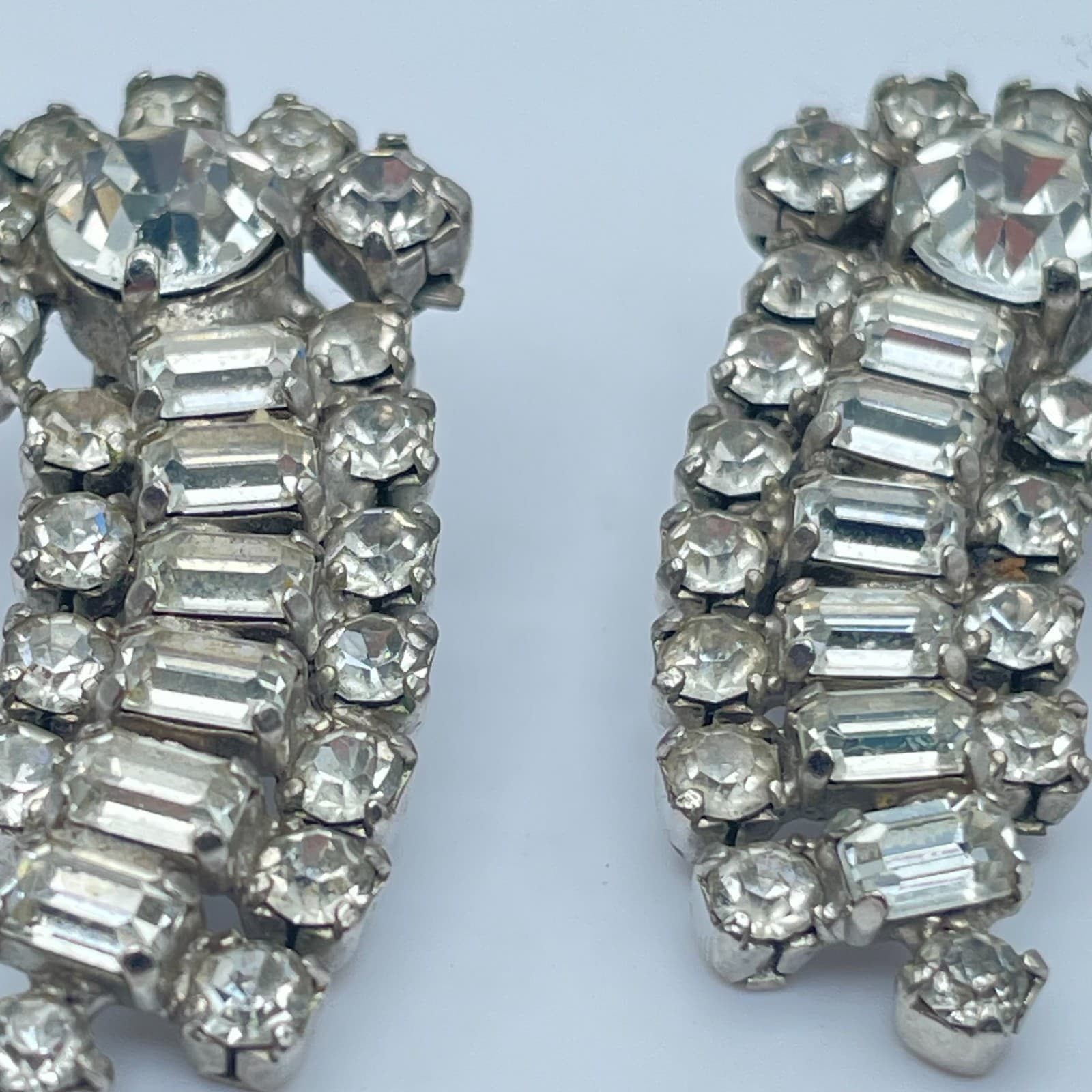 Vintage 90s Kramer Clear Rhinestone Dangle Earrings Silver Tone Women's Jewelry - Thumbnail 8