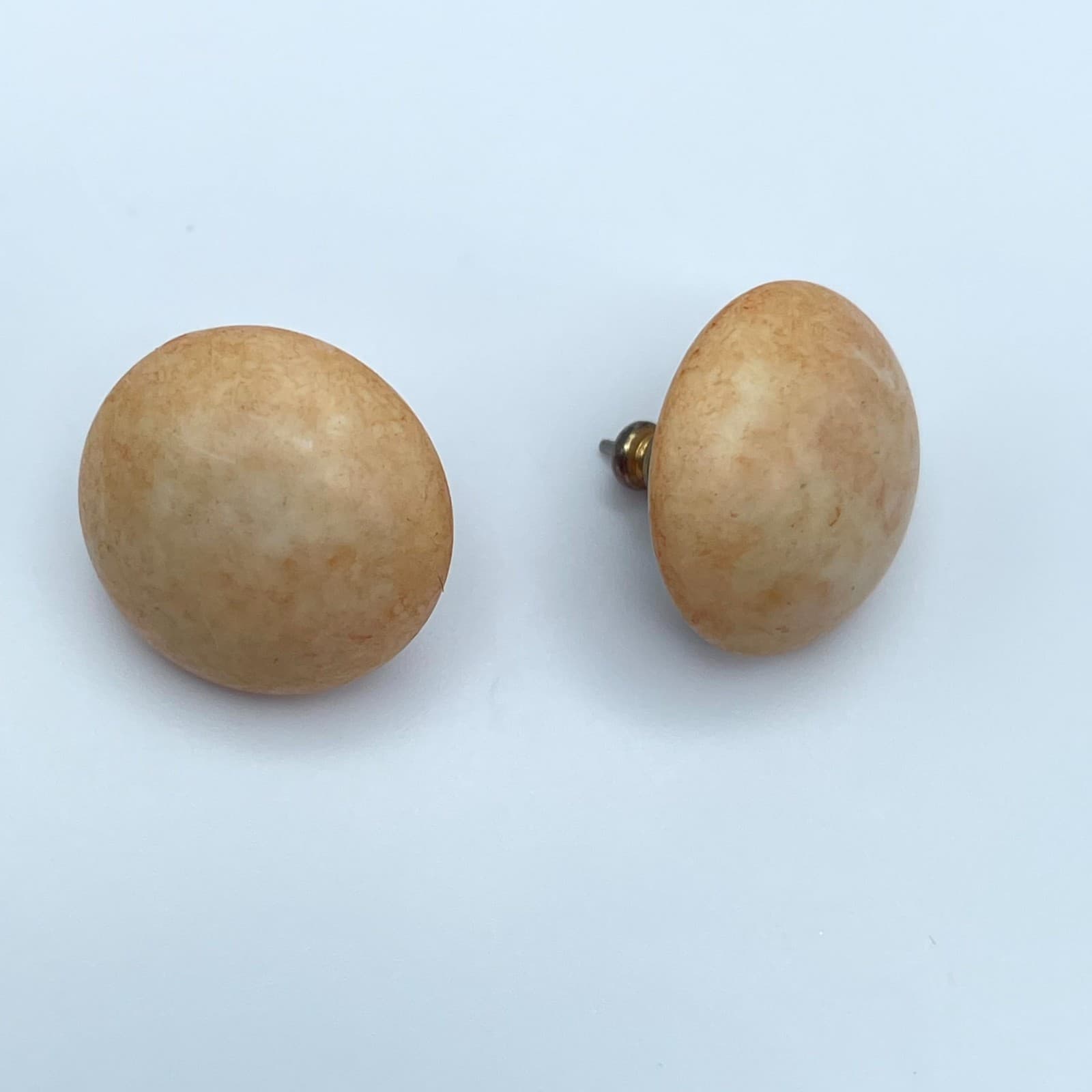 Vintage Circa 1980s Peach Spattered Classic Lucite Cabochon Button Stud Earrings - Thumbnail 8