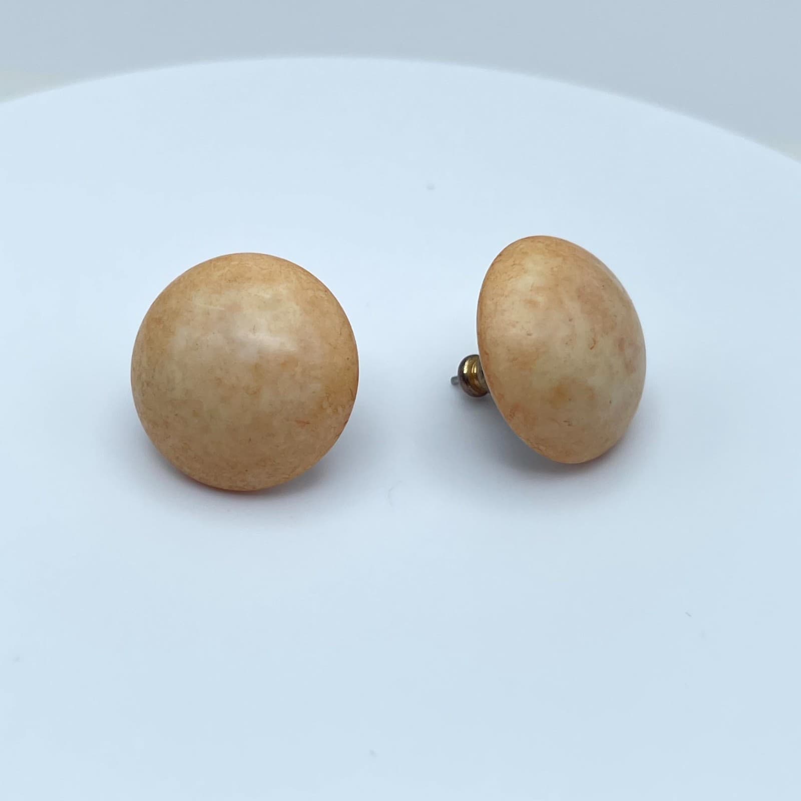Vintage Circa 1980s Peach Spattered Classic Lucite Cabochon Button Stud Earrings - Thumbnail 6