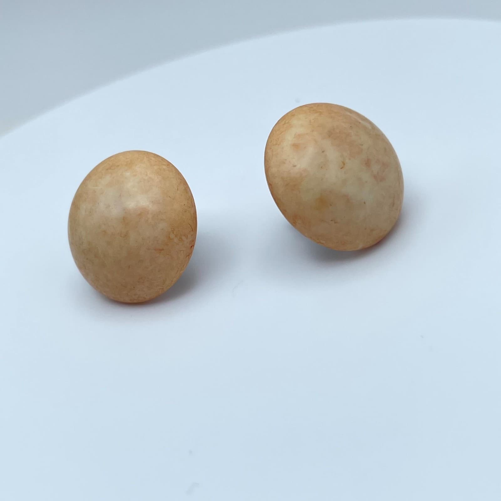 Vintage Circa 1980s Peach Spattered Classic Lucite Cabochon Button Stud Earrings - Thumbnail 7