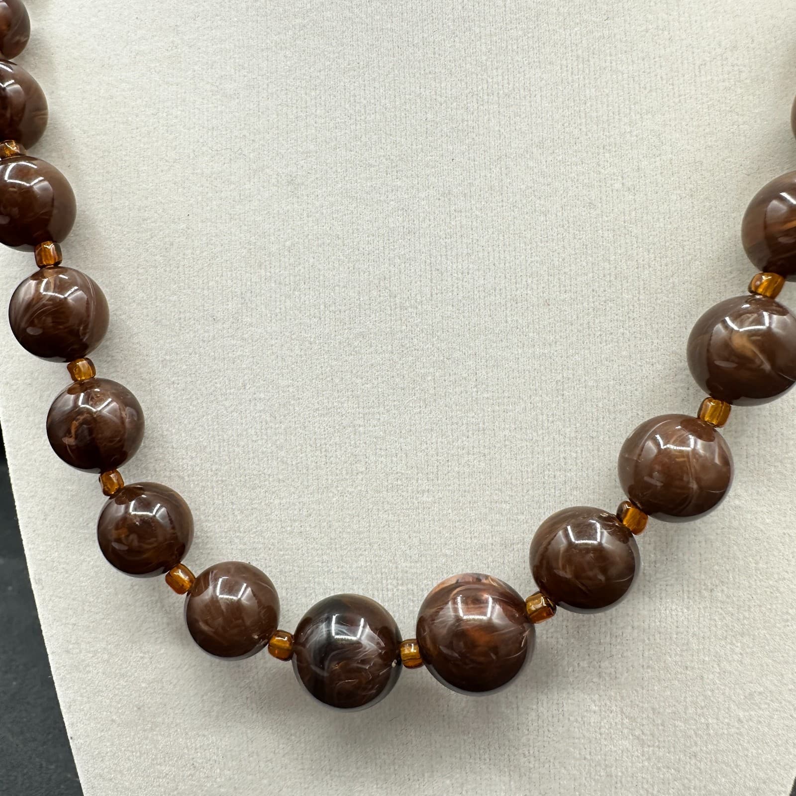 Vintage 90s Brown Swirl Lucite Beaded Necklace Chunky Dark Amber Glass Spacers - Thumbnail 5