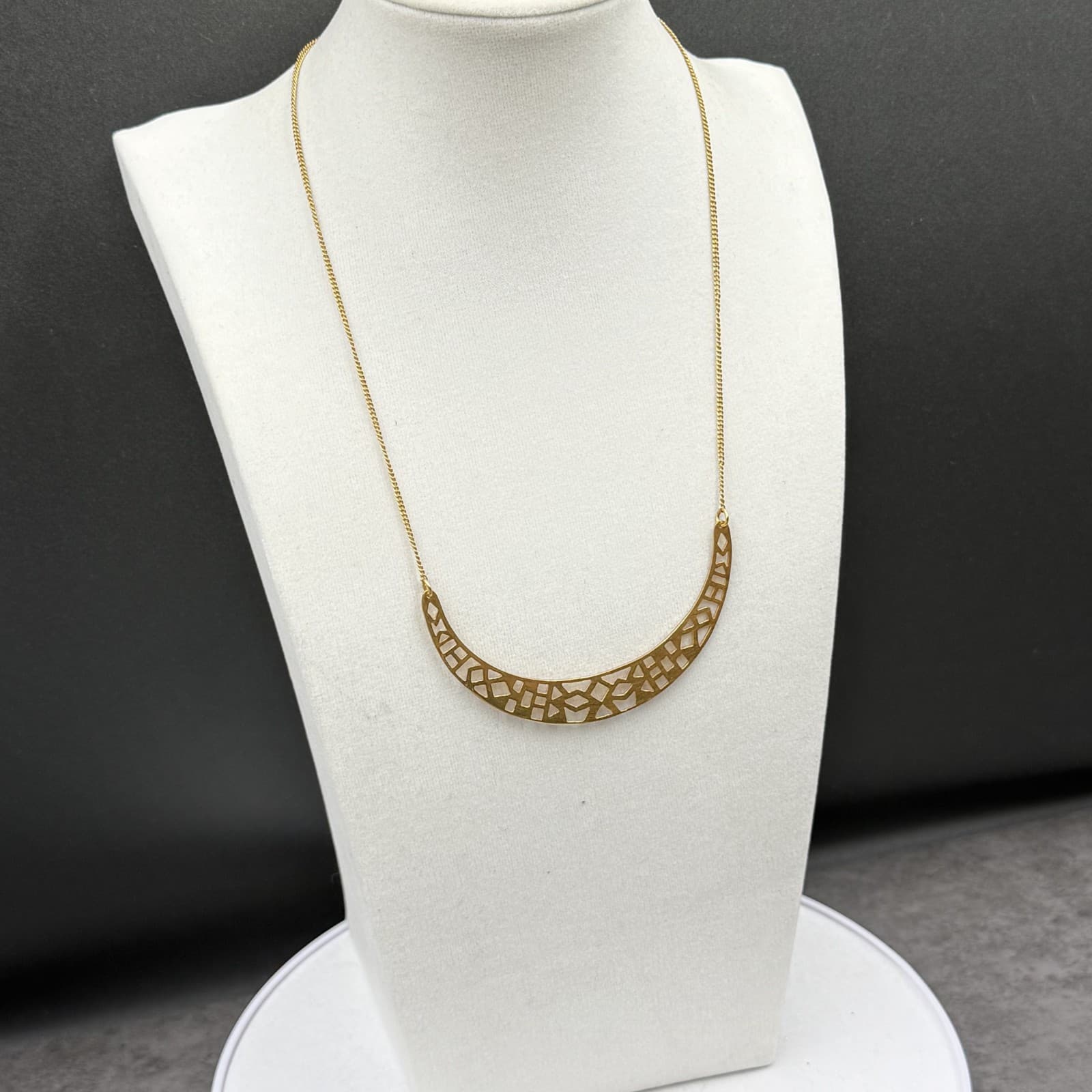 Vintage Gold-Tone Cutout Crescent Necklace Boho Geometric Pendant - Thumbnail 2