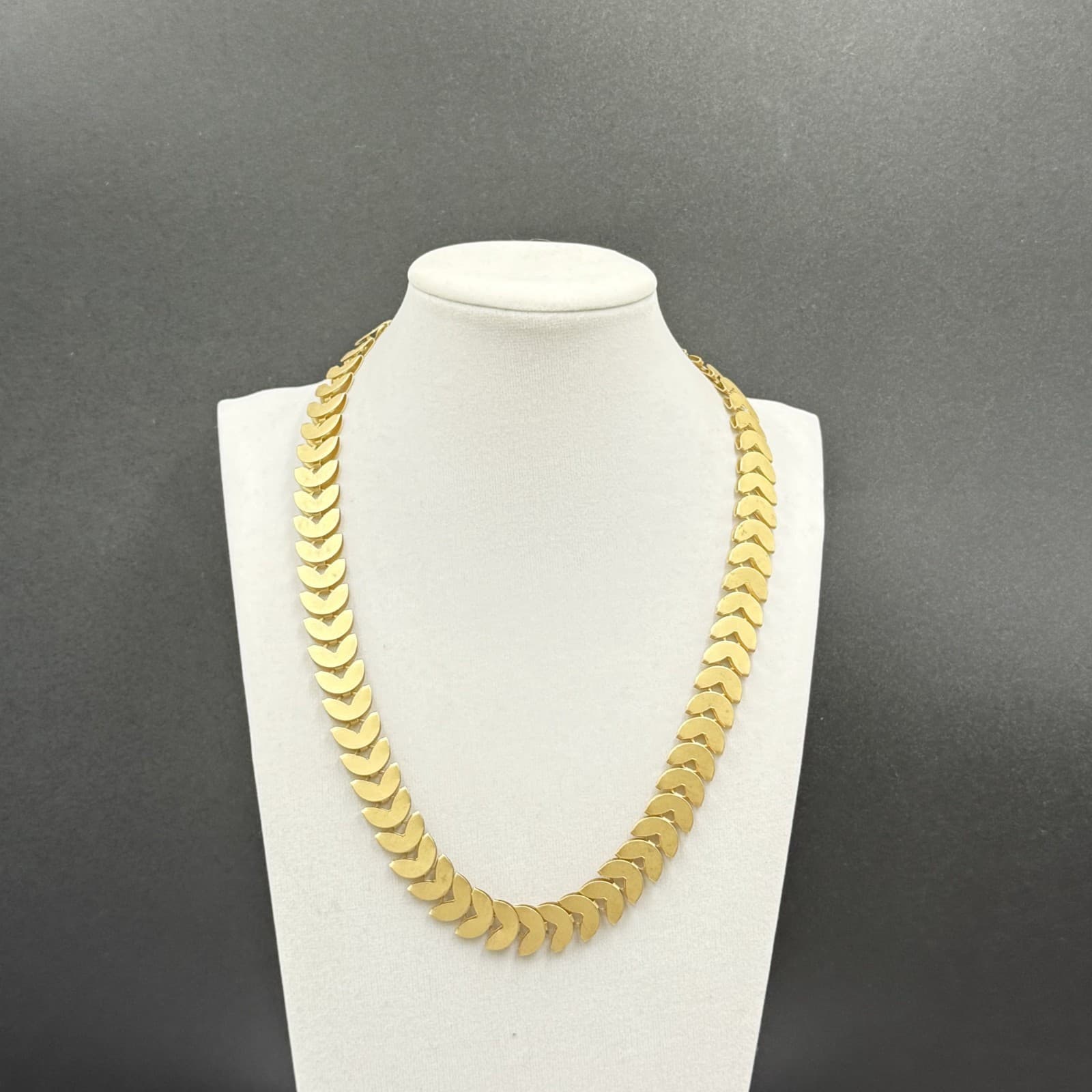 Vintage Gold-Tone Chevron Herringbone Chain Necklace Modern Y2K Style - Thumbnail 3