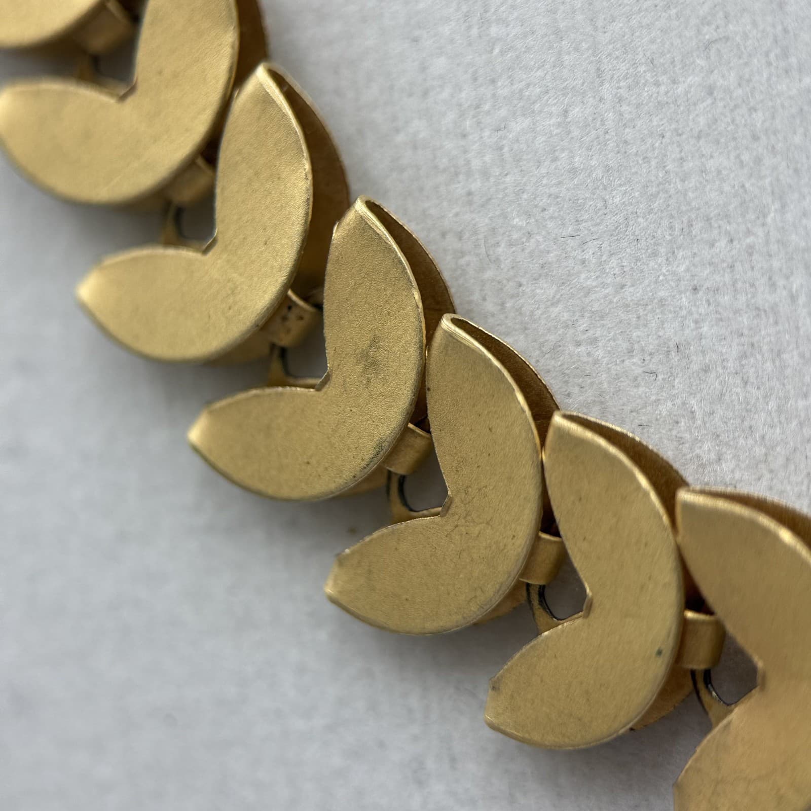 Vintage Gold-Tone Chevron Herringbone Chain Necklace Modern Y2K Style - Thumbnail 11