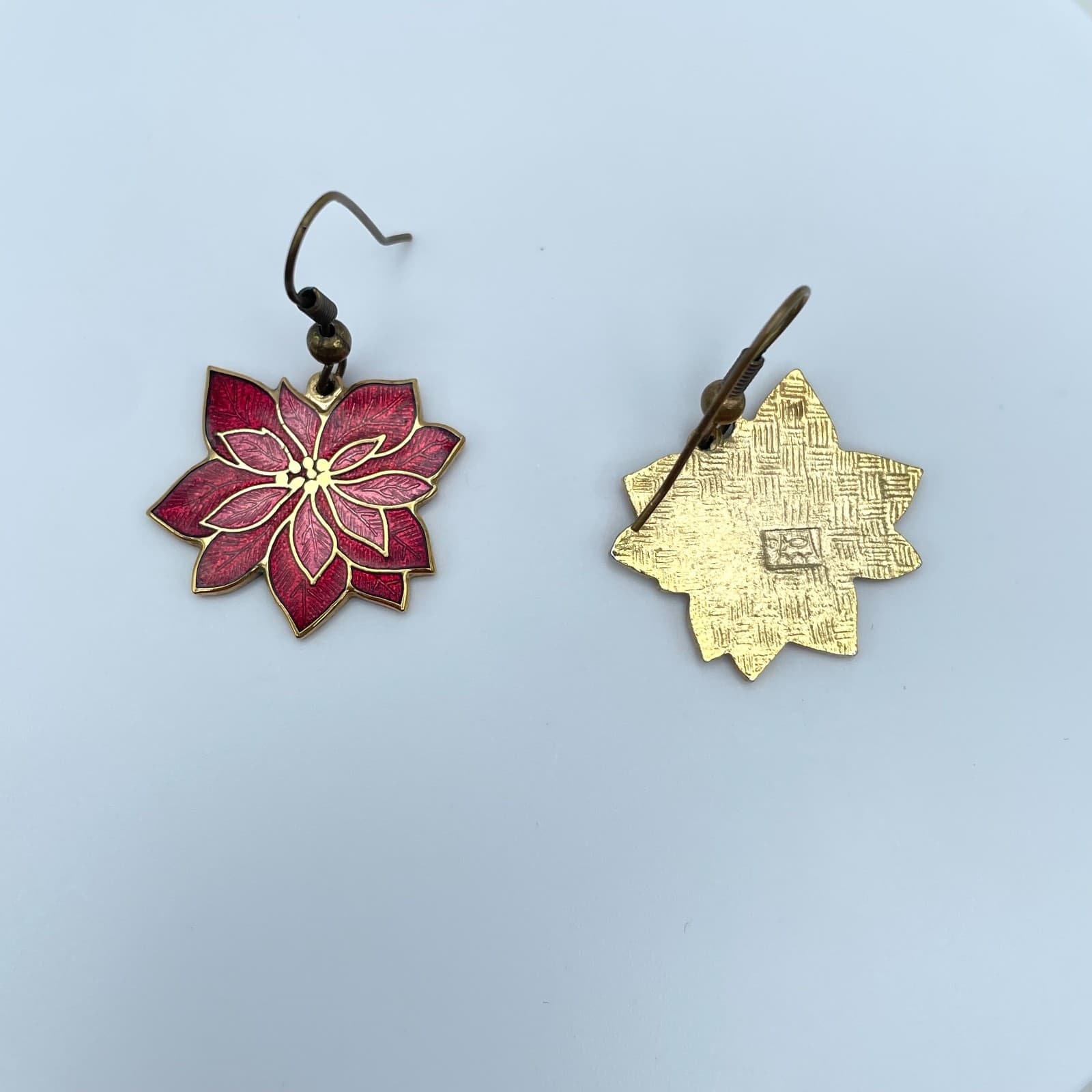 Vintage 90s Fish & Crown Maker's Mark Poinsettia Gold Tone Dangle Earrings - Thumbnail 6