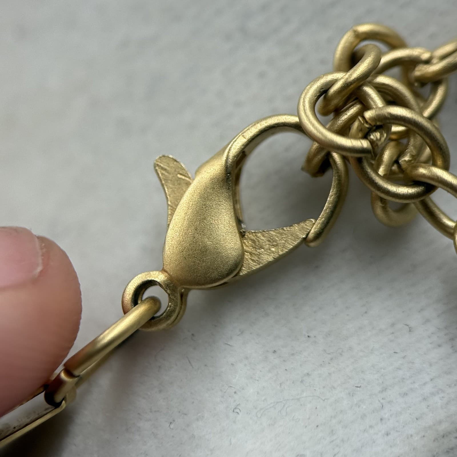 Vintage Gold-Tone Chevron Herringbone Chain Necklace Modern Y2K Style - Thumbnail 10