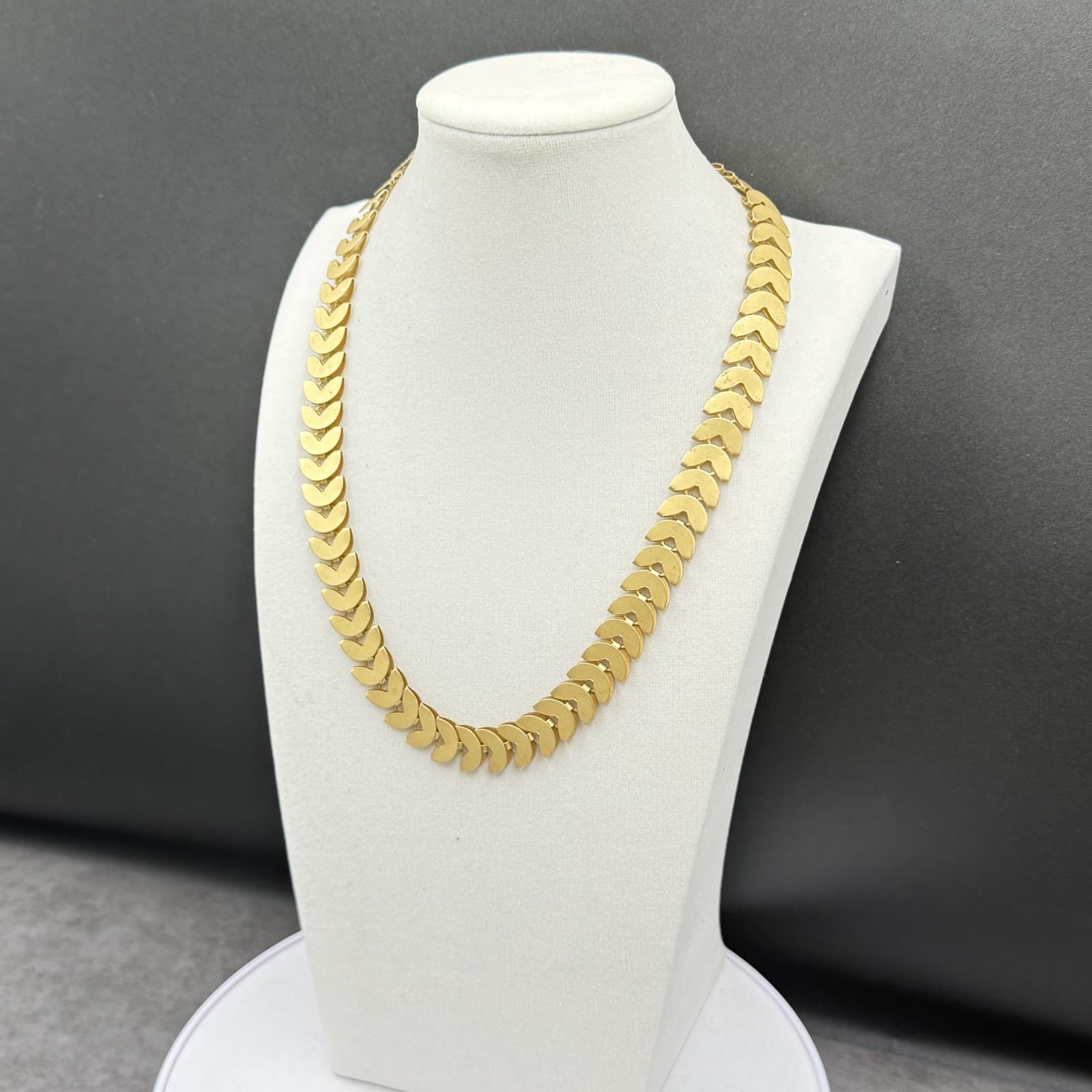 Vintage Gold-Tone Chevron Herringbone Chain Necklace Modern Y2K Style - Thumbnail 5