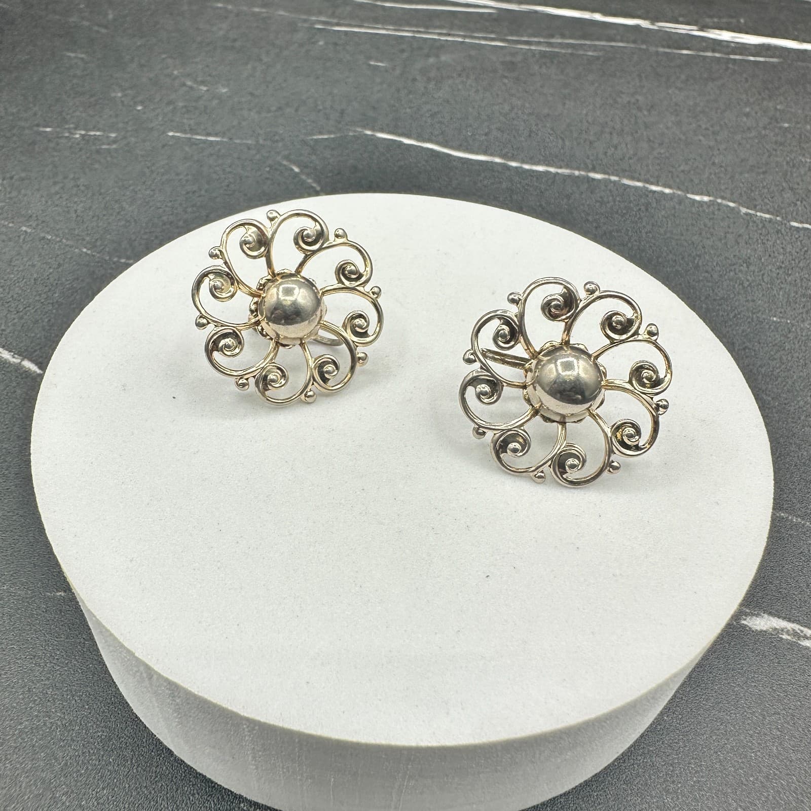 Vintage Silver Tone Filigree Screwback Earrings Scrollwork Dome Flower Retro - Image 1