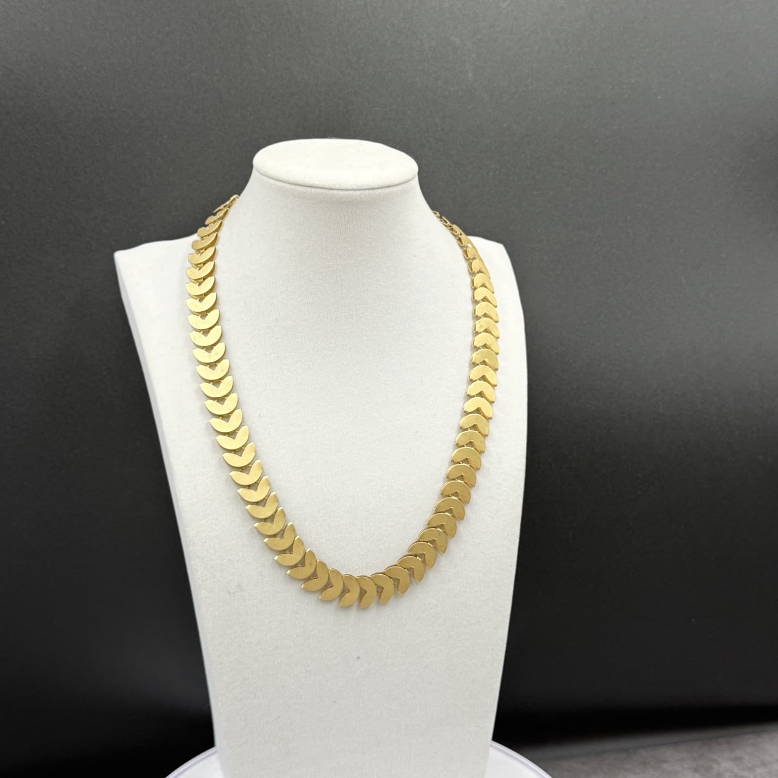 Vintage Gold-Tone Chevron Herringbone Chain Necklace Modern Y2K Style - Thumbnail 2