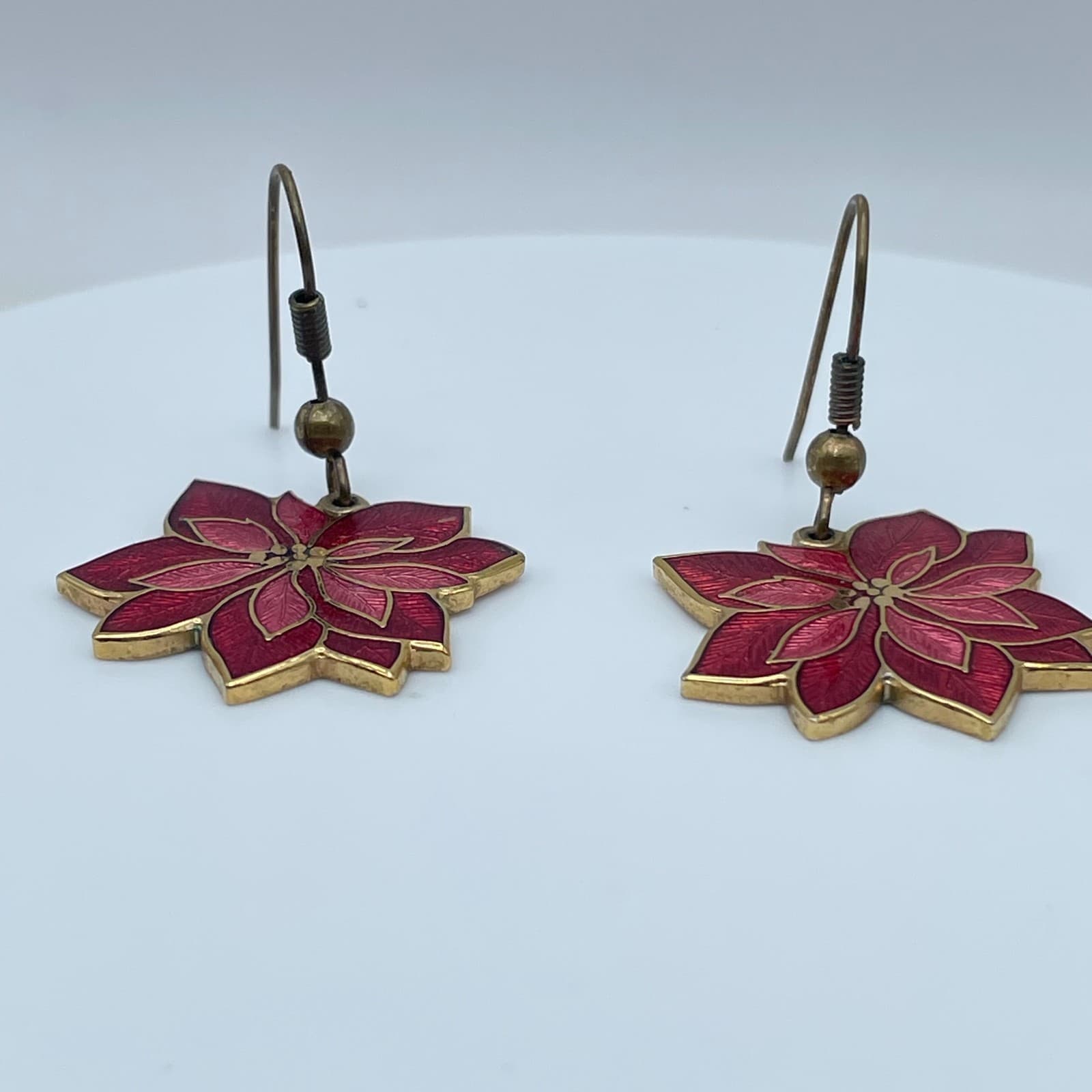 Vintage 90s Fish & Crown Maker's Mark Poinsettia Gold Tone Dangle Earrings - Thumbnail 4