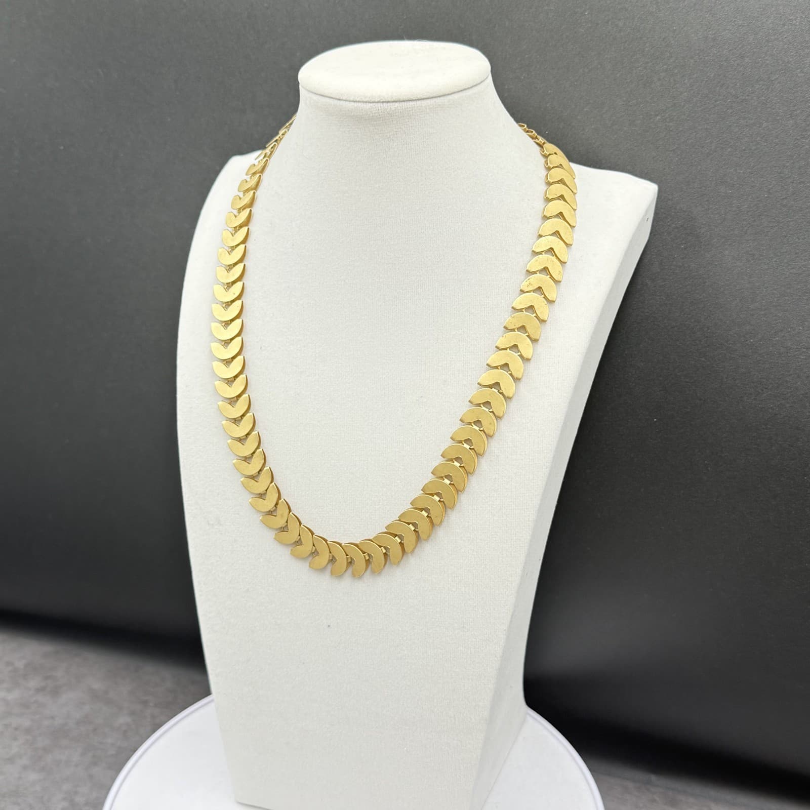 Vintage Gold-Tone Chevron Herringbone Chain Necklace Modern Y2K Style - Thumbnail 6