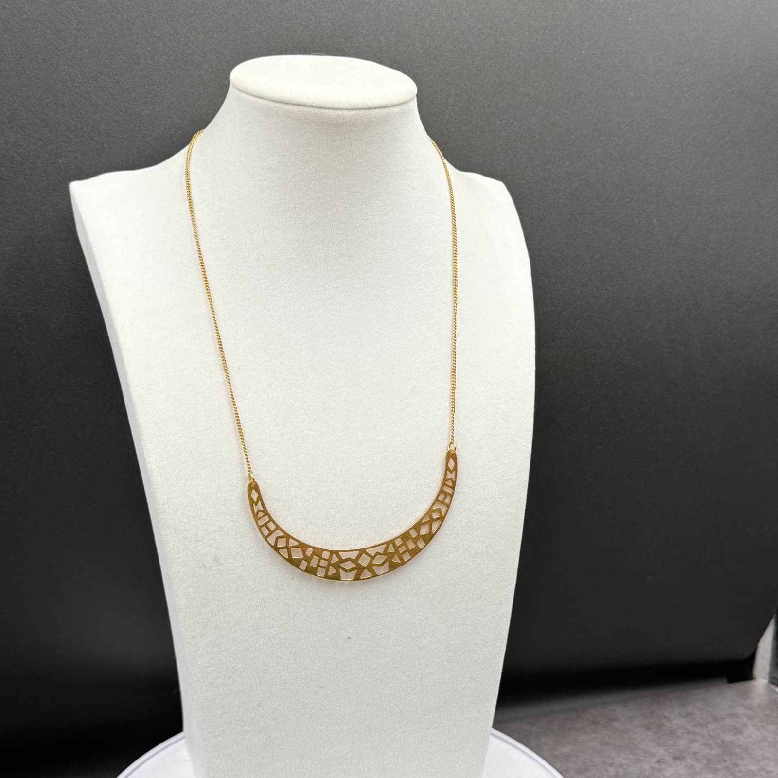 Vintage Gold-Tone Cutout Crescent Necklace Boho Geometric Pendant - Thumbnail 3