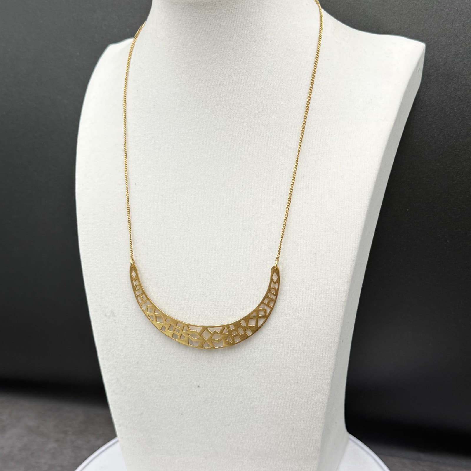 Vintage Gold-Tone Cutout Crescent Necklace Boho Geometric Pendant - Thumbnail 6