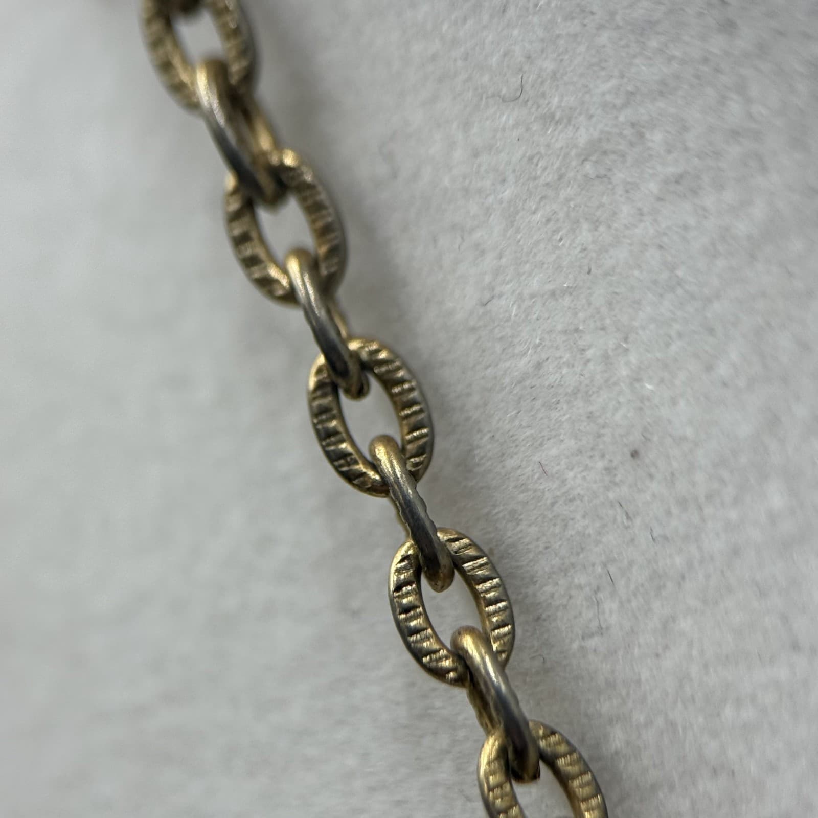 Vintage Gold-Tone Cameo Pendant Necklace Oval Portrait Classic Retro - Thumbnail 10