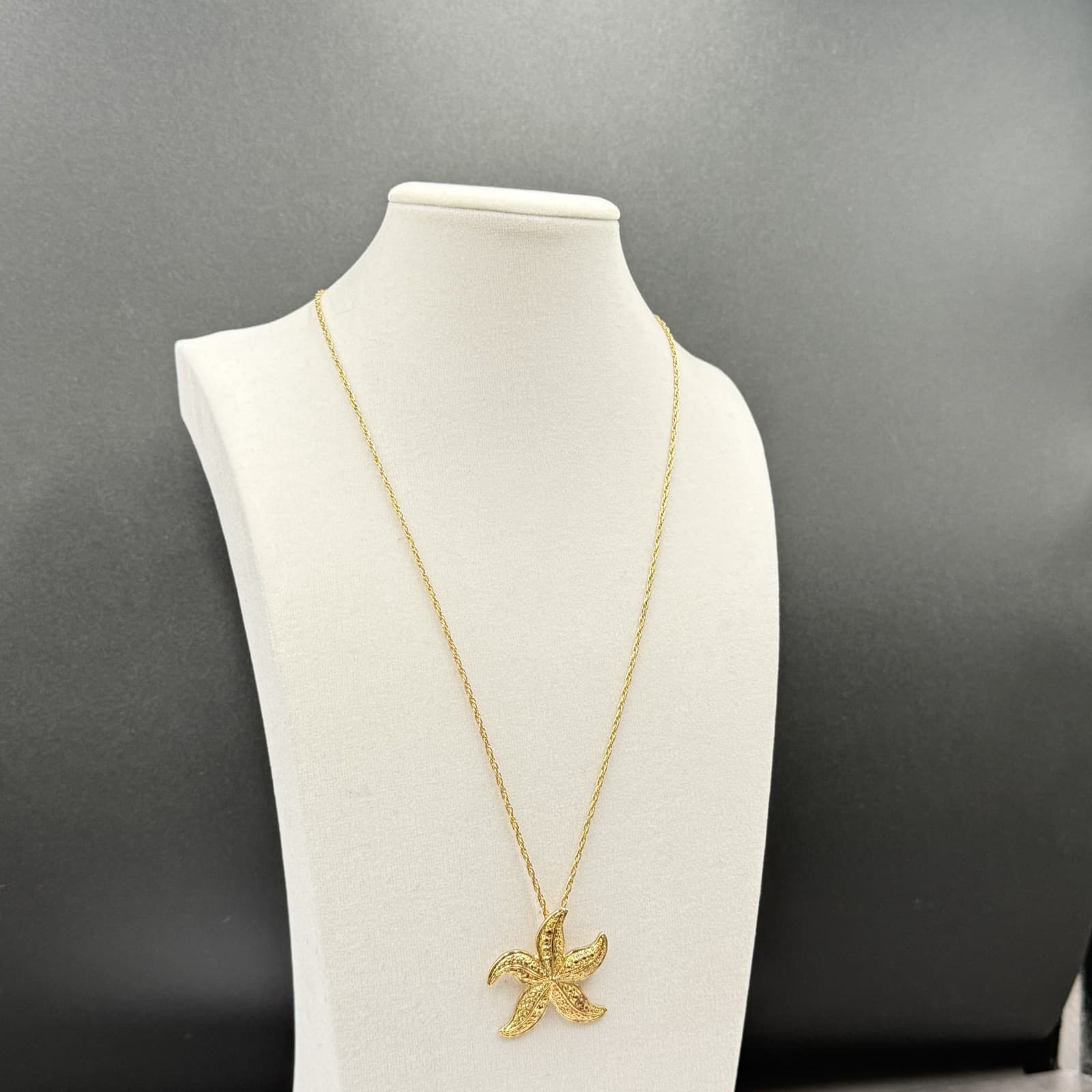Vintage Gold-Tone Starfish Pendant Necklace Coastal Beachy Charm - Thumbnail 4