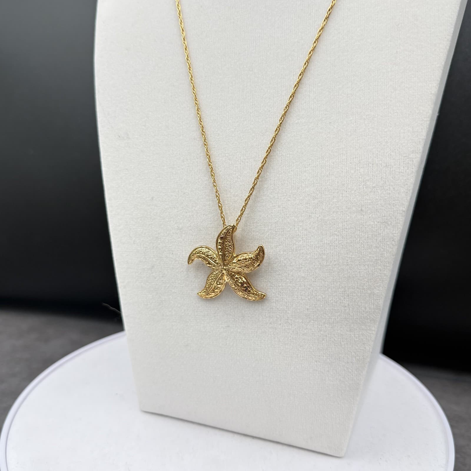 Vintage Gold-Tone Starfish Pendant Necklace Coastal Beachy Charm - Thumbnail 5
