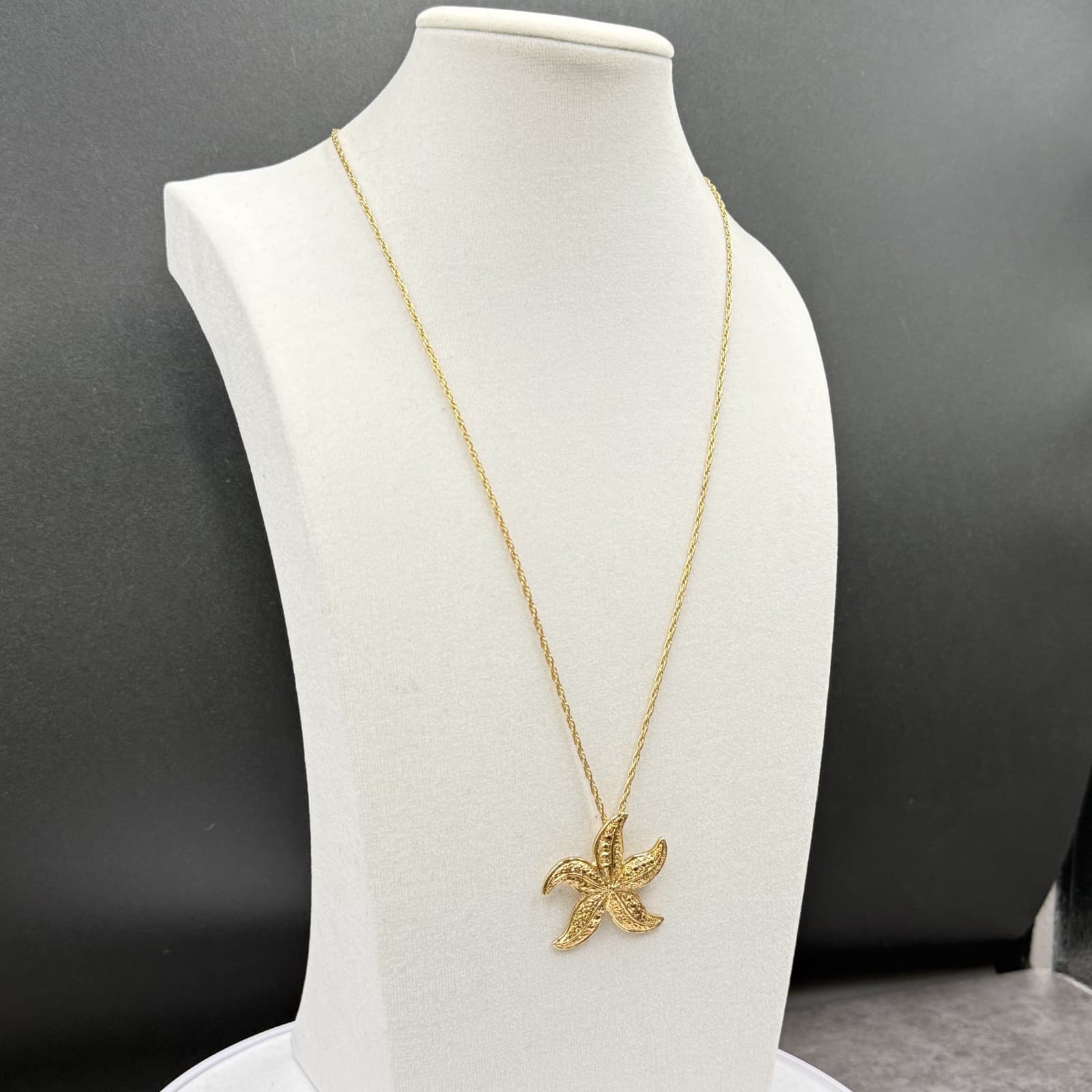 Vintage Gold-Tone Starfish Pendant Necklace Coastal Beachy Charm - Thumbnail 9