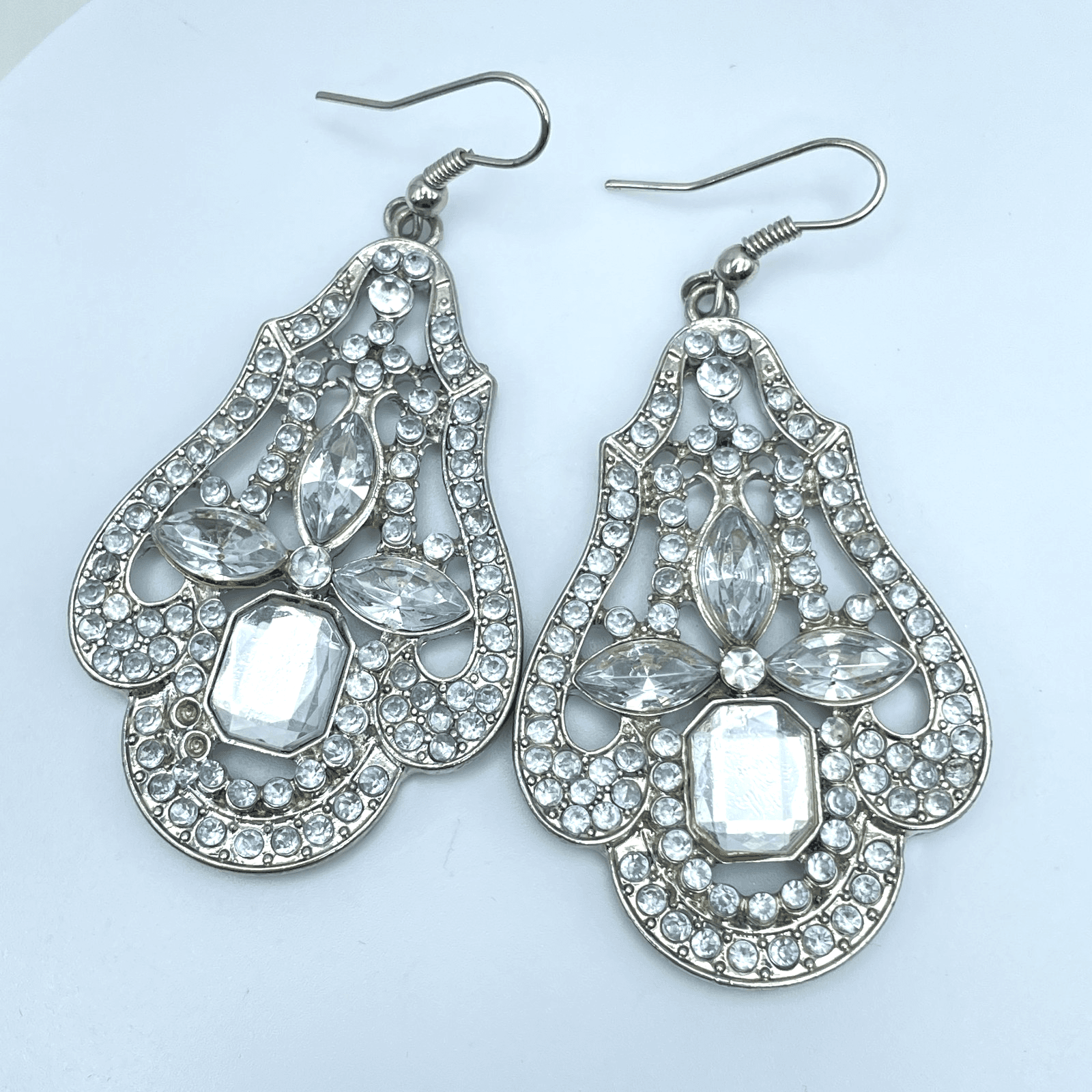 Silver-Tone Crystal Rhinestone Embellish Art Deco Style Chandelier Drop Earrings - Image 1