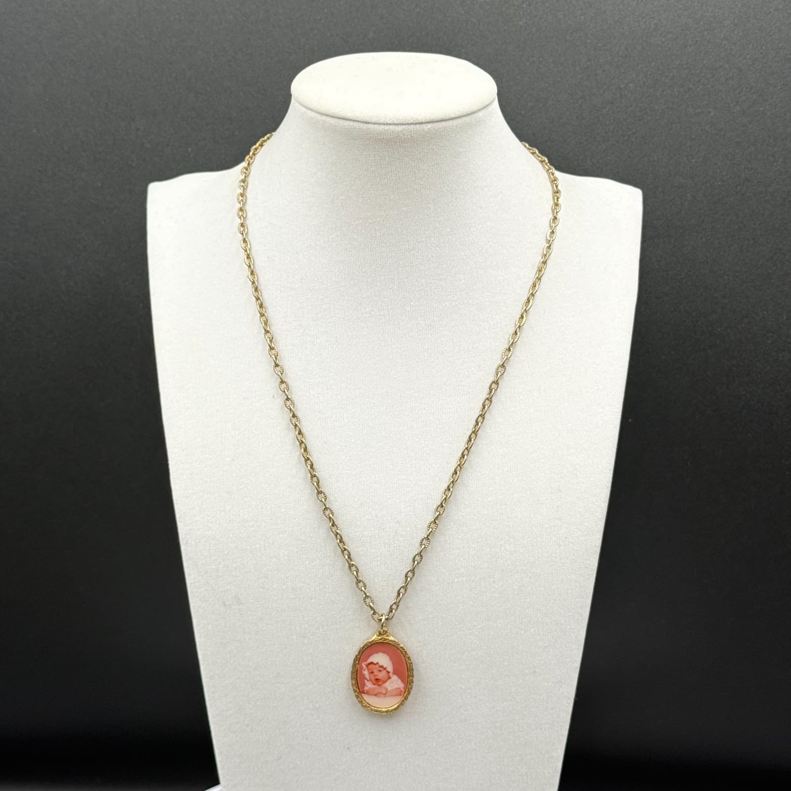 Vintage Gold-Tone Cameo Pendant Necklace Oval Portrait Classic Retro - Thumbnail 2