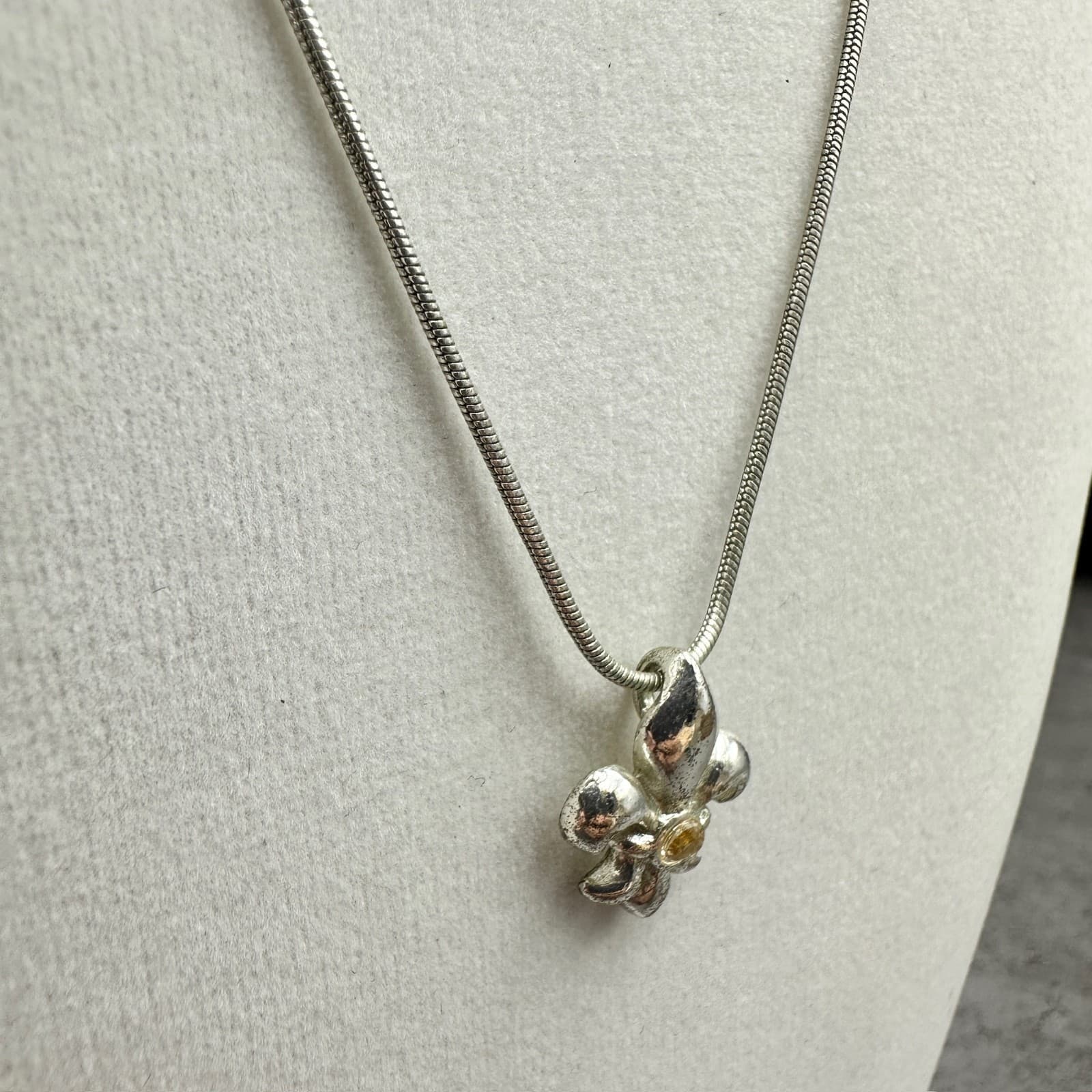 NY Vintage Silver-Tone Fleur-de-Lis Pendant Necklace w/ Crystal Accent 18in - Thumbnail 5