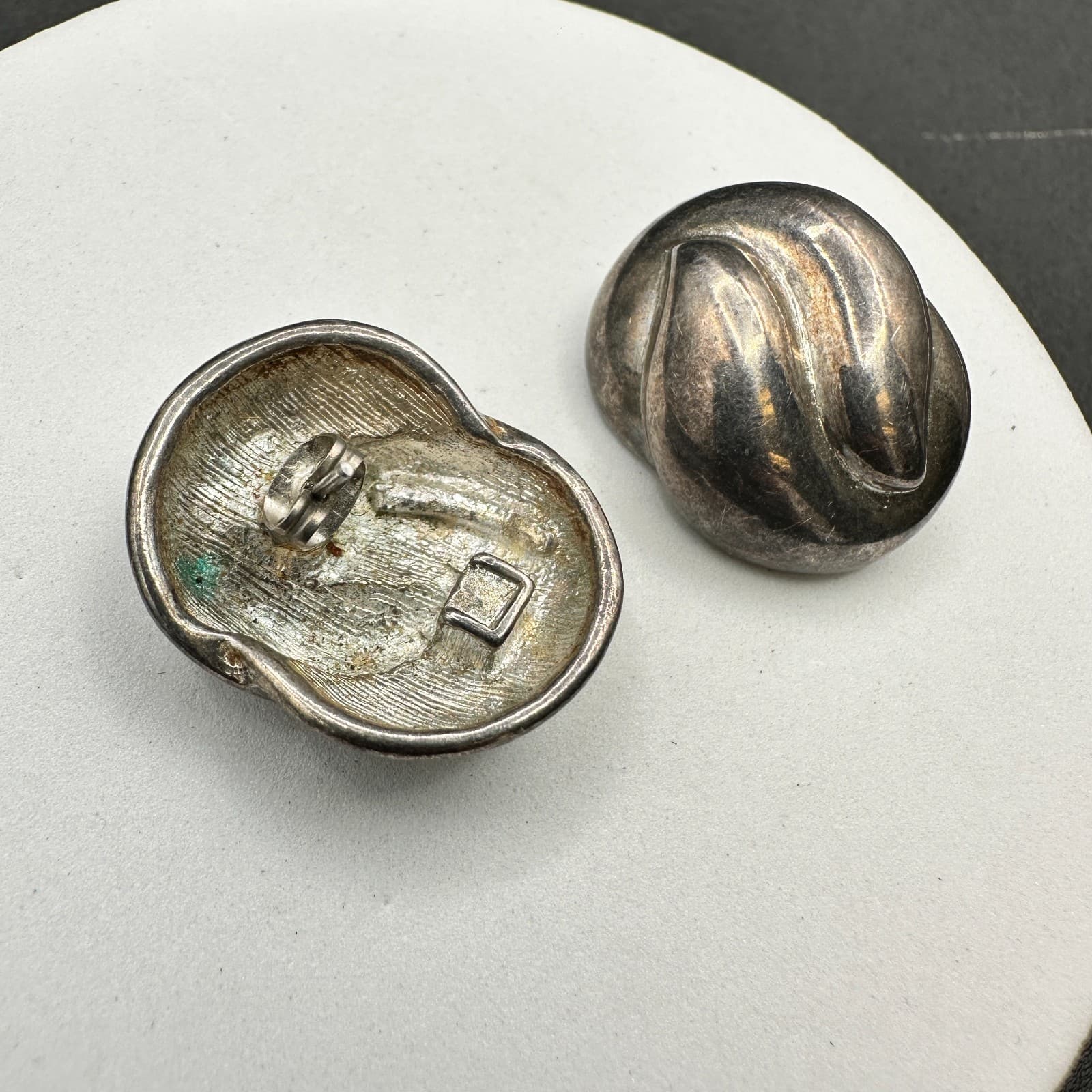 Vintage 90s Silver Tone Knot Post Earrings Modernist Abstract Dome Stud Jewelry - Thumbnail 3