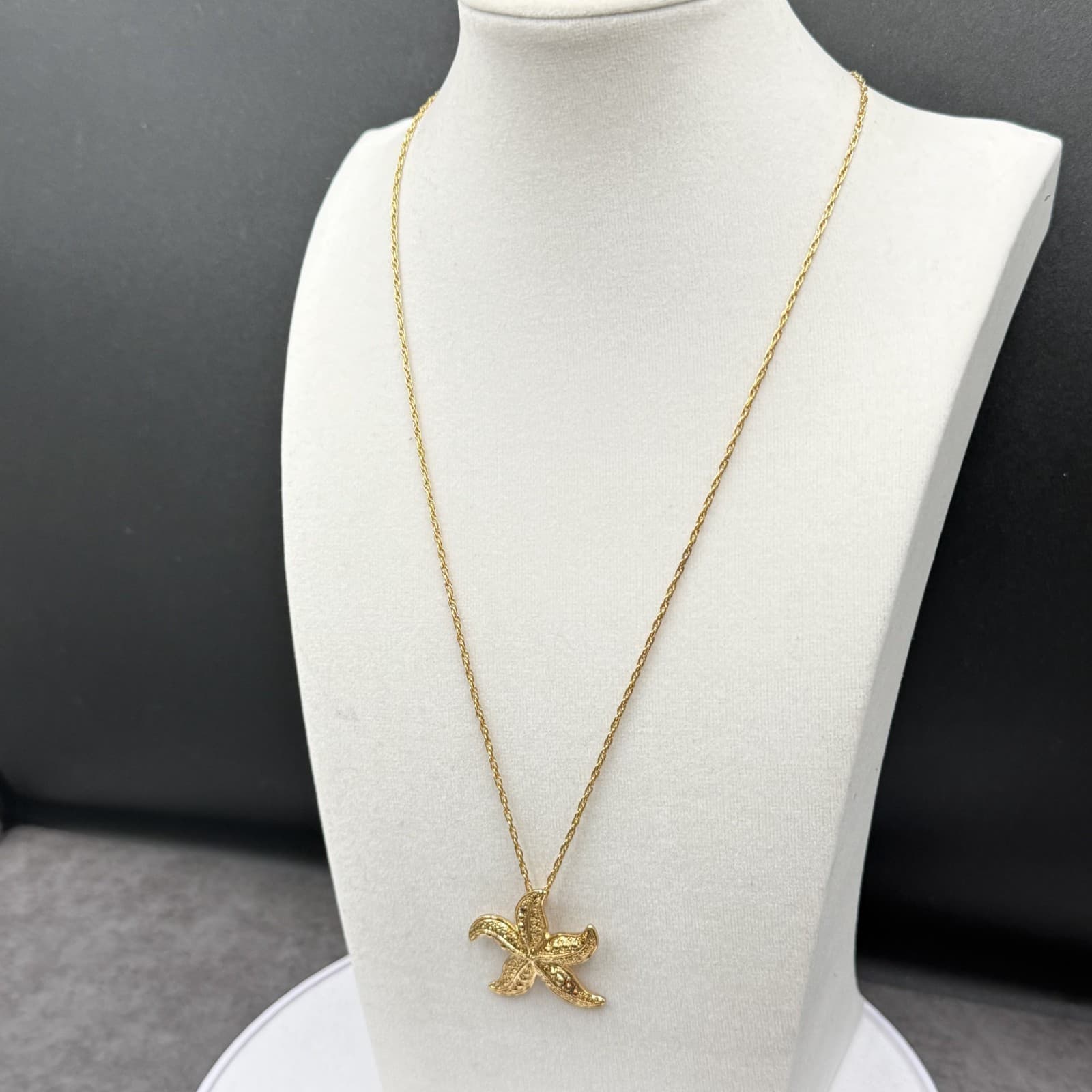 Vintage Gold-Tone Starfish Pendant Necklace Coastal Beachy Charm - Thumbnail 6