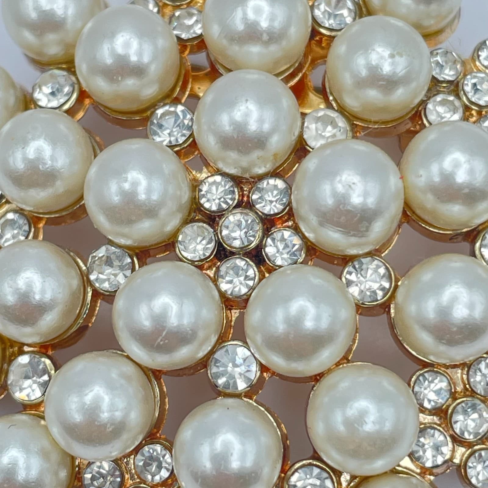 Gold-Tone Cluster Mother of Pearls Rhinestone Embellished Flower-Shaped Brooch - Thumbnail 4