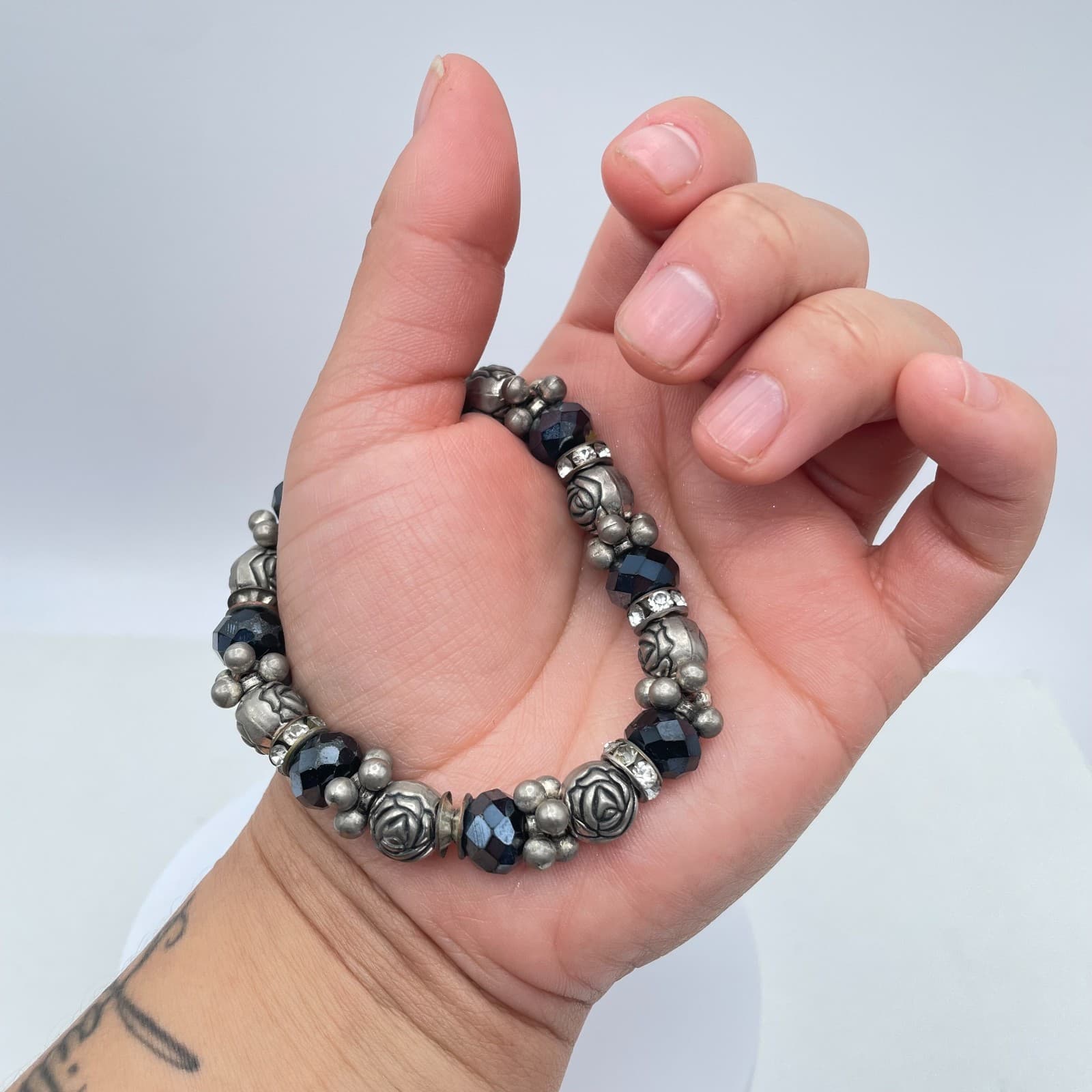 Bohemian Silver-Tone Black Faceted Glass Rose-Shaped Metal Bead Stretch Bracelet - Thumbnail 7