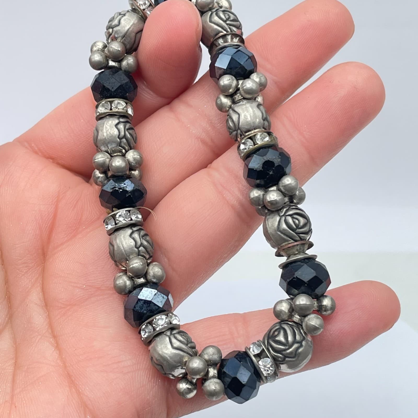 Bohemian Silver-Tone Black Faceted Glass Rose-Shaped Metal Bead Stretch Bracelet - Thumbnail 5
