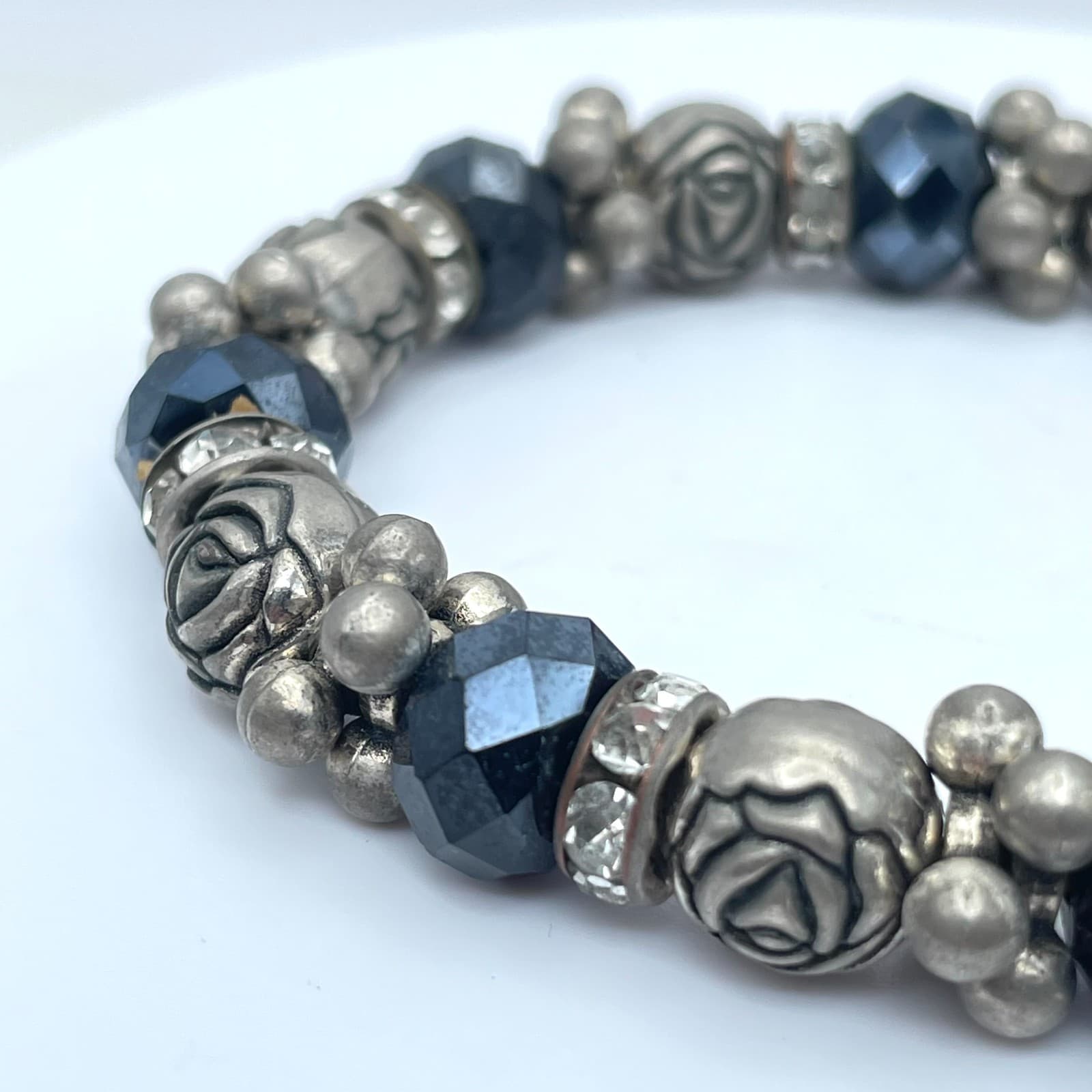 Bohemian Silver-Tone Black Faceted Glass Rose-Shaped Metal Bead Stretch Bracelet - Thumbnail 4