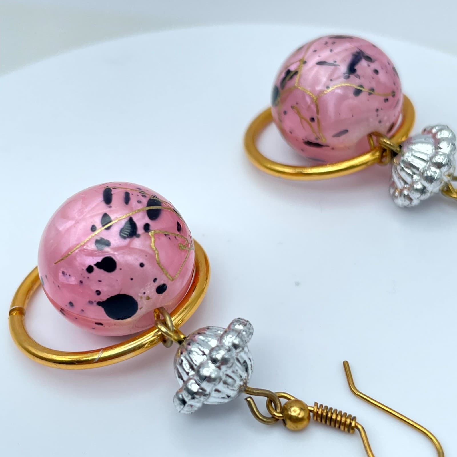 Vintage Gold-Tone Pink Mottled Art Speckled Glass Bead Drop Dangle Hook Earrings - Thumbnail 5