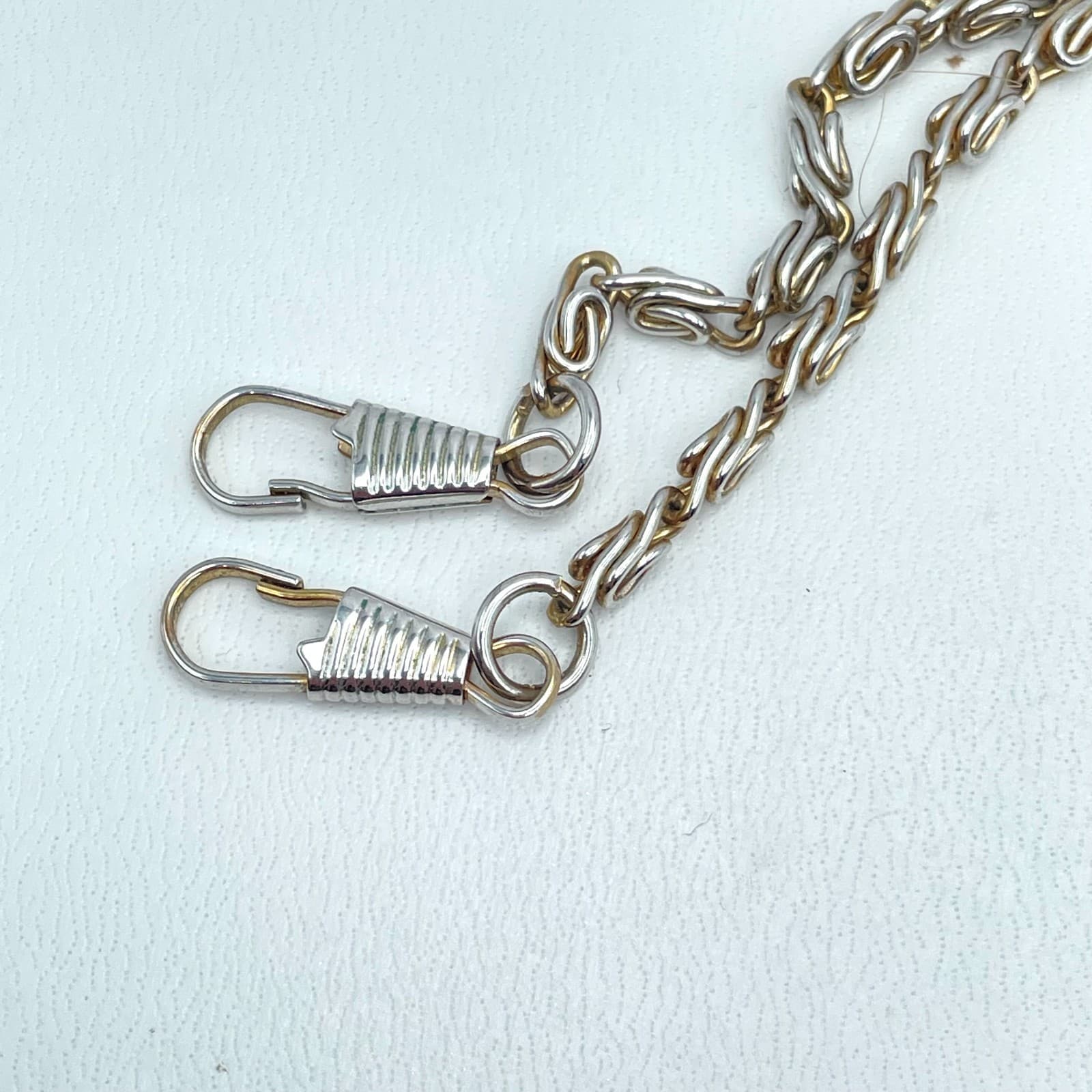 Vintage Two-Tone Classic Fashion Scroll Link Chain Buckle Fastener Necklace - Thumbnail 3