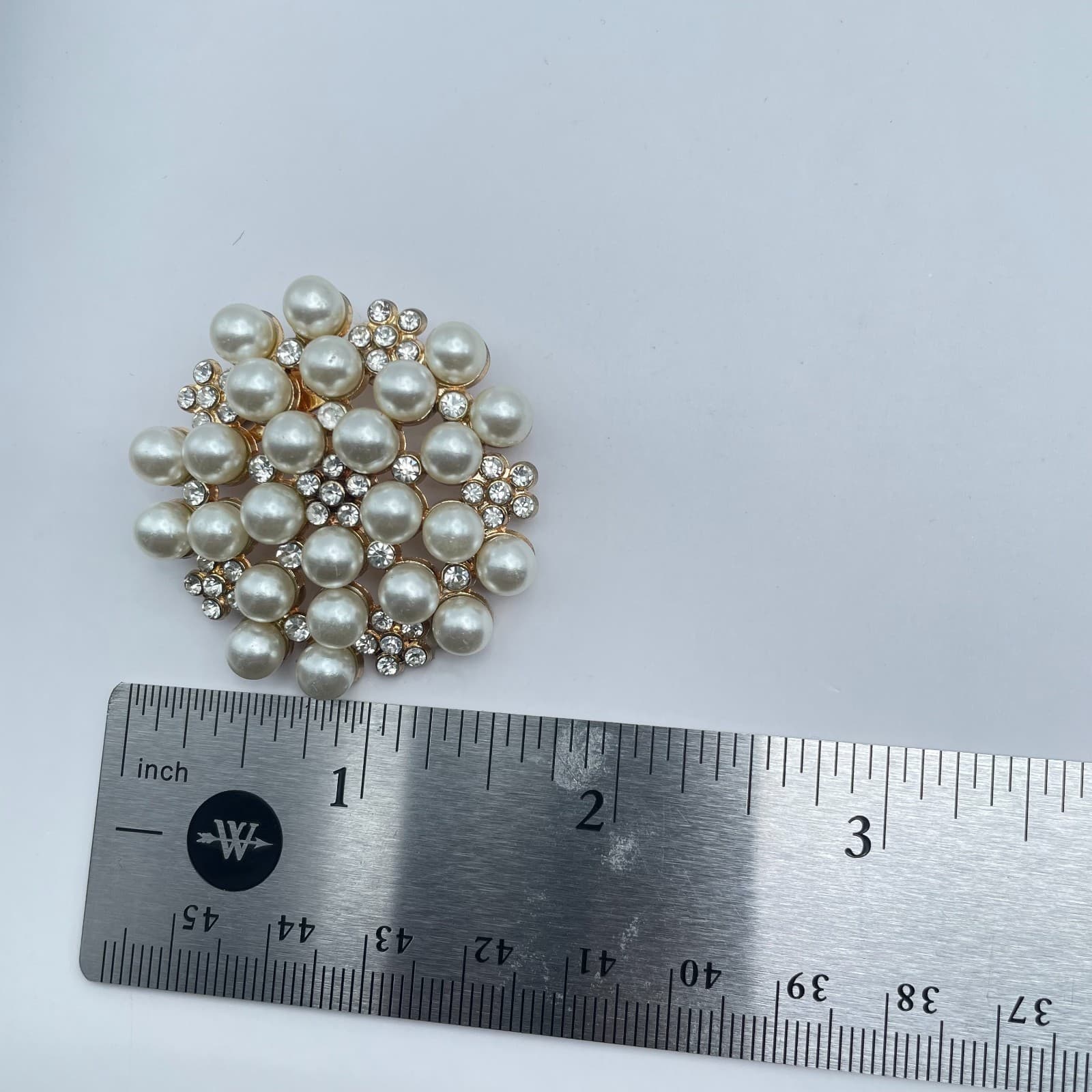 Gold-Tone Cluster Mother of Pearls Rhinestone Embellished Flower-Shaped Brooch - Thumbnail 2