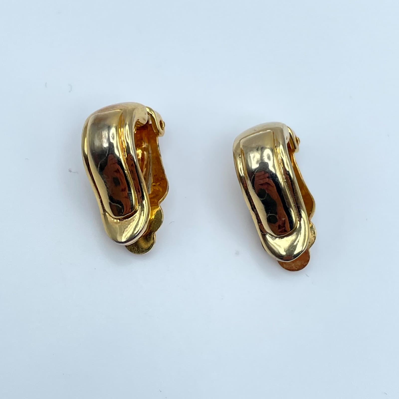 Vintage Gold-Tone Classic Fashion Hollow Pierced Ladies J-Hoop Clip-On Earrings - Thumbnail 8