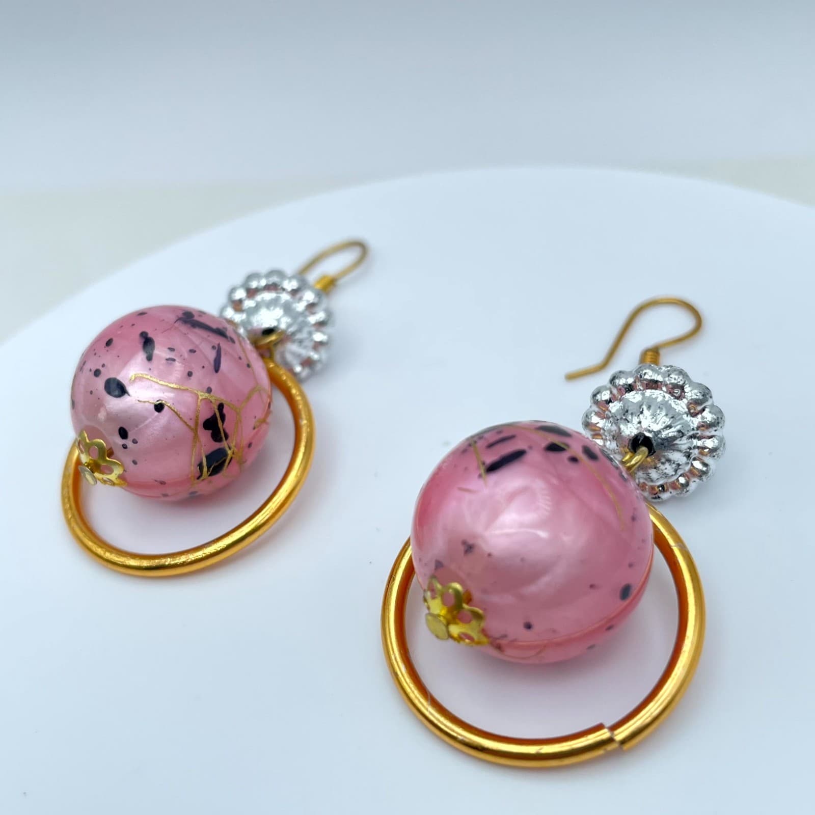 Vintage Gold-Tone Pink Mottled Art Speckled Glass Bead Drop Dangle Hook Earrings - Thumbnail 3