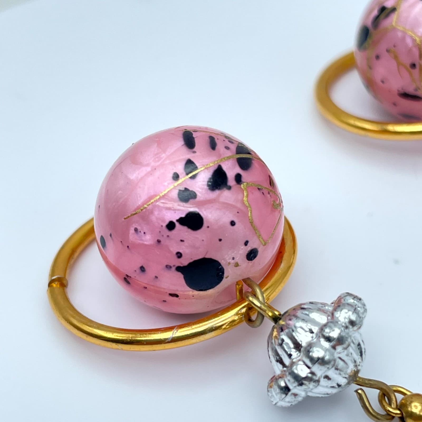 Vintage Gold-Tone Pink Mottled Art Speckled Glass Bead Drop Dangle Hook Earrings - Thumbnail 6