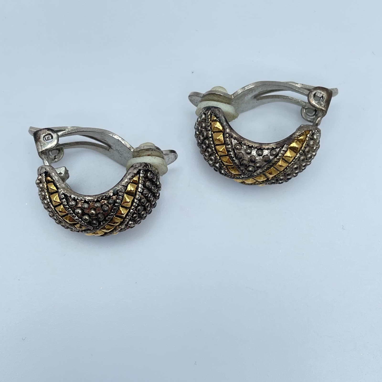 Vintage Twp-Tone Granulated Texture Metal Door Knocker Half-Hoop Clip-On Earring - Thumbnail 2