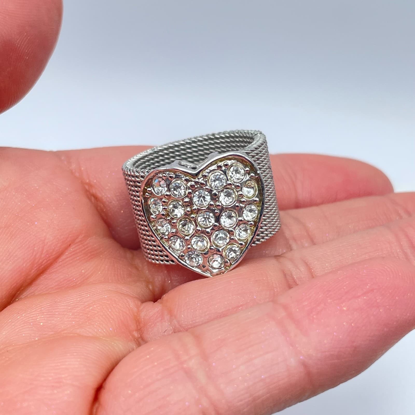 Silver-Tone Mesh Style Pave Rhinestone Heart-Shaped Top Class Band Cocktail Ring - Thumbnail 8